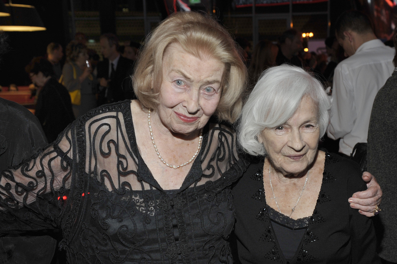 Danuta Szaflarska i Nina Andrycz na premierze