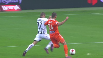 Sandecja - Bruk-Bet (0:0): Dudzic pada w polu karnym rywala, sędzia nie reaguje. Słusznie?
