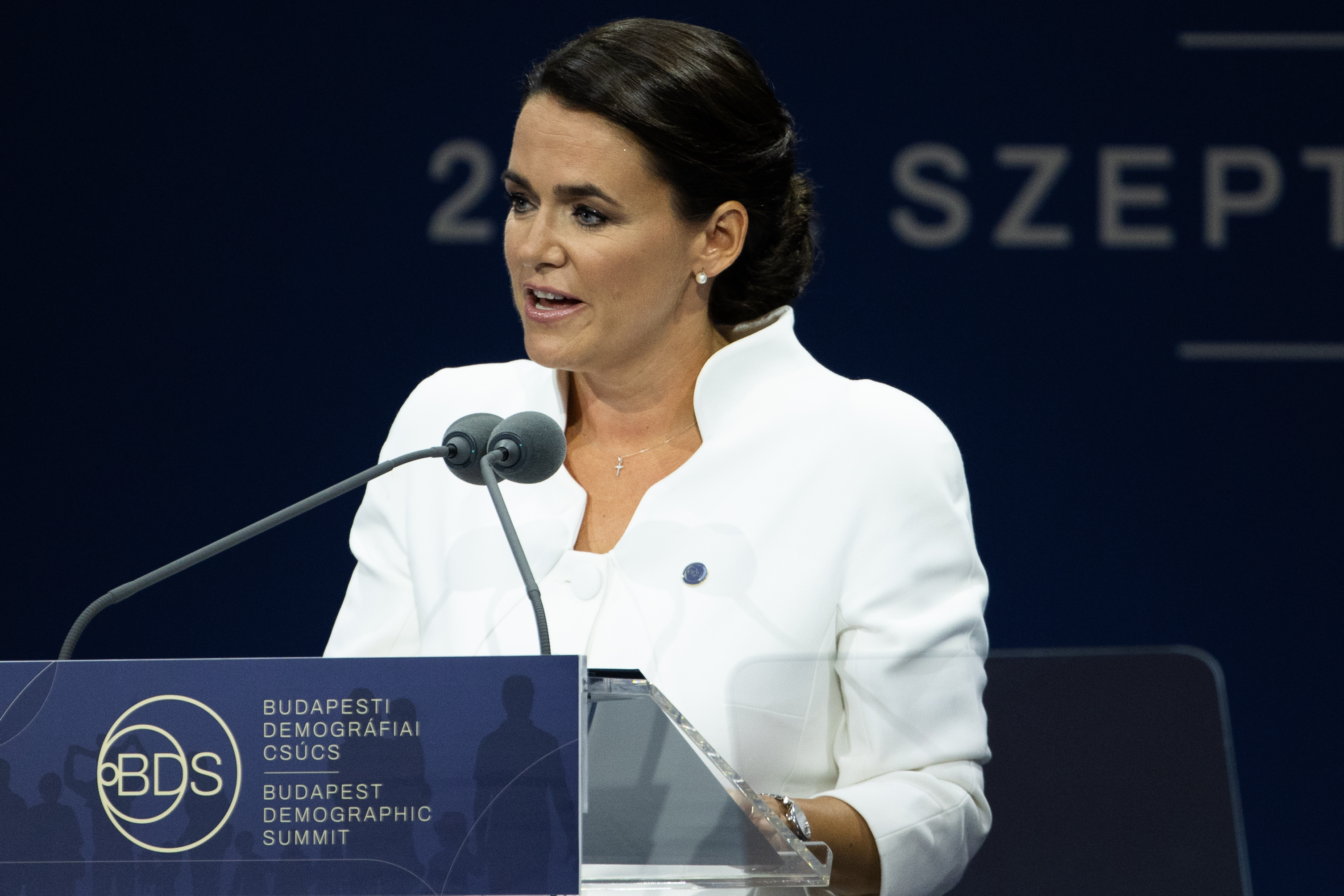 Mi van itt? Tankban ülve fotózták le Novák Katalint: "A hazáért mindhalálig!"