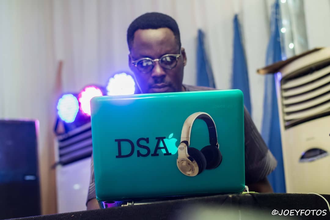 This Sunday was different as the DJ for the evening kept everyone dancing. There was never a dull moment as he not only understood the body languages of the crowd but knew how to control it...thumbs up DJ Damola DMS. [Instagram/DemolaDSA]