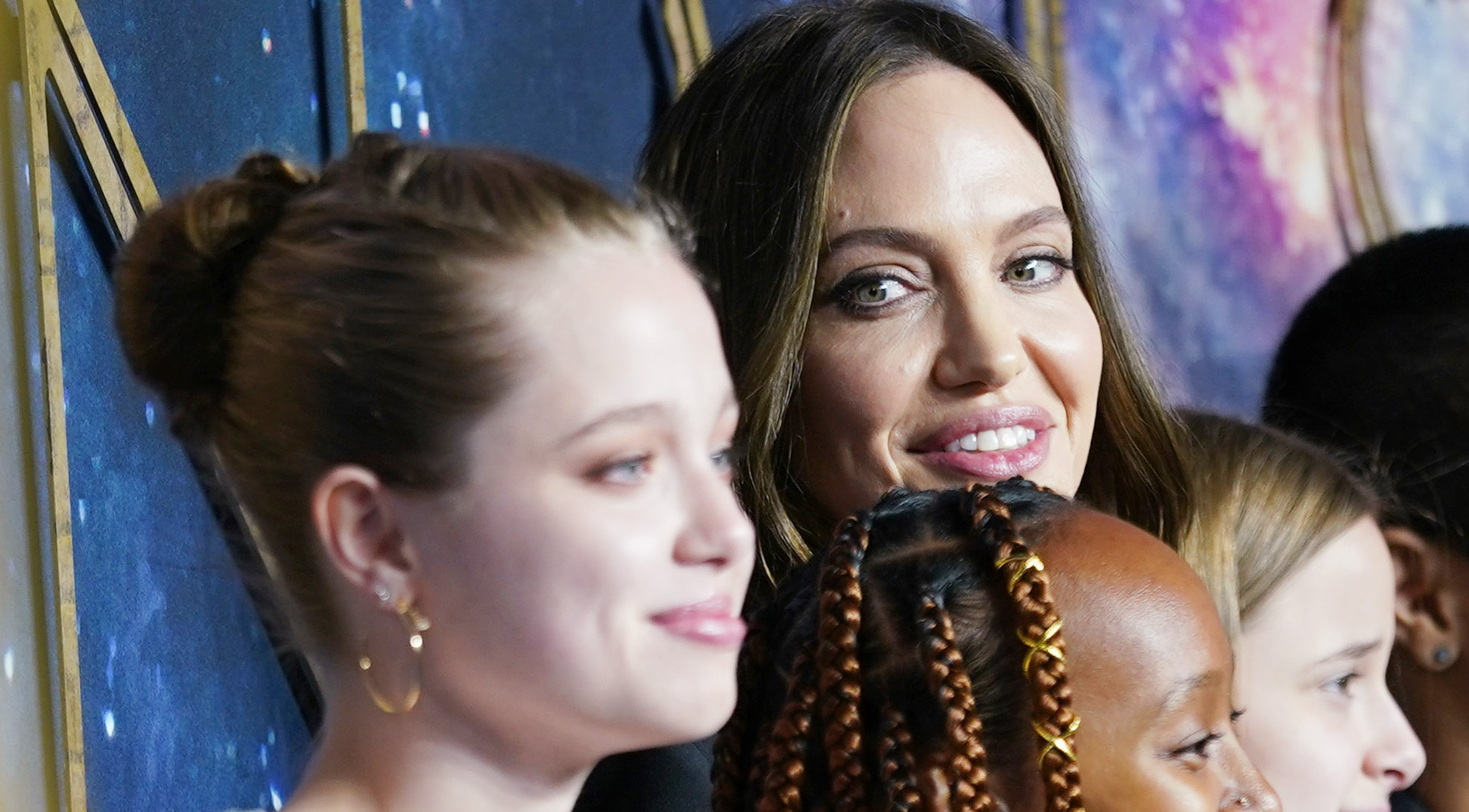 Újra durván nagyot vált Angelina Jolie lánya. Megint úgy fotózták, amitől  mindenkinek eláll a szava... - kiskegyed.hu