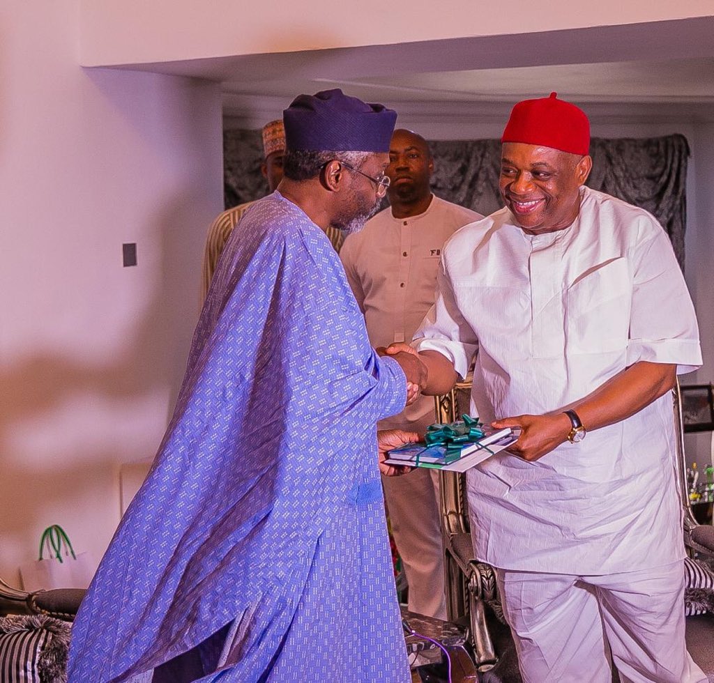 Former Abia Governor and Senator, Chief Orji Uzor Kalu and House Speaker Femi Gbajabiamila before he was pronounced guilty [Twitter/@femigbaja]