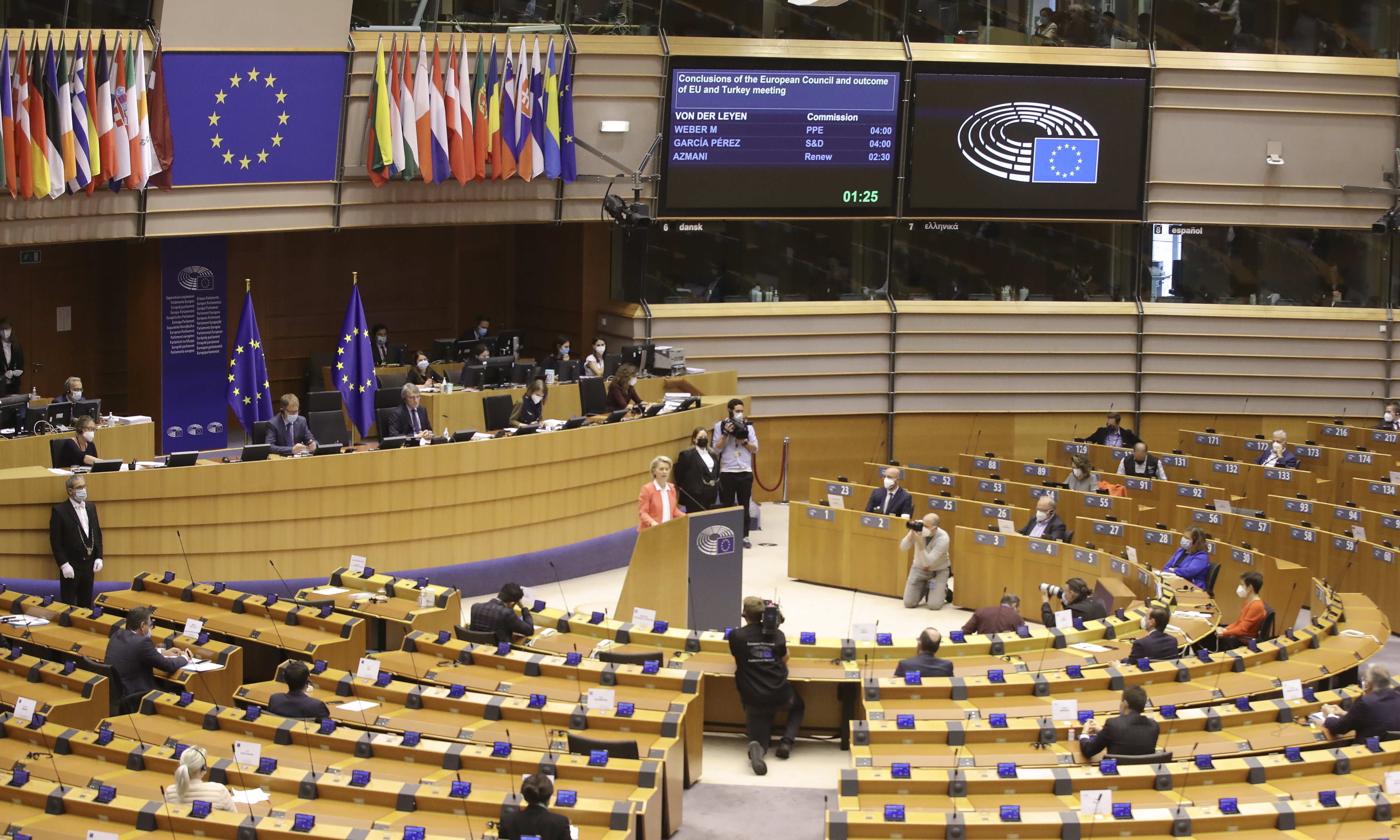 „Az európaiak egyharmada radikális pártra szavazna” – Elsöprő ütemben törnek előre a populisták egy friss tanulmány szerint