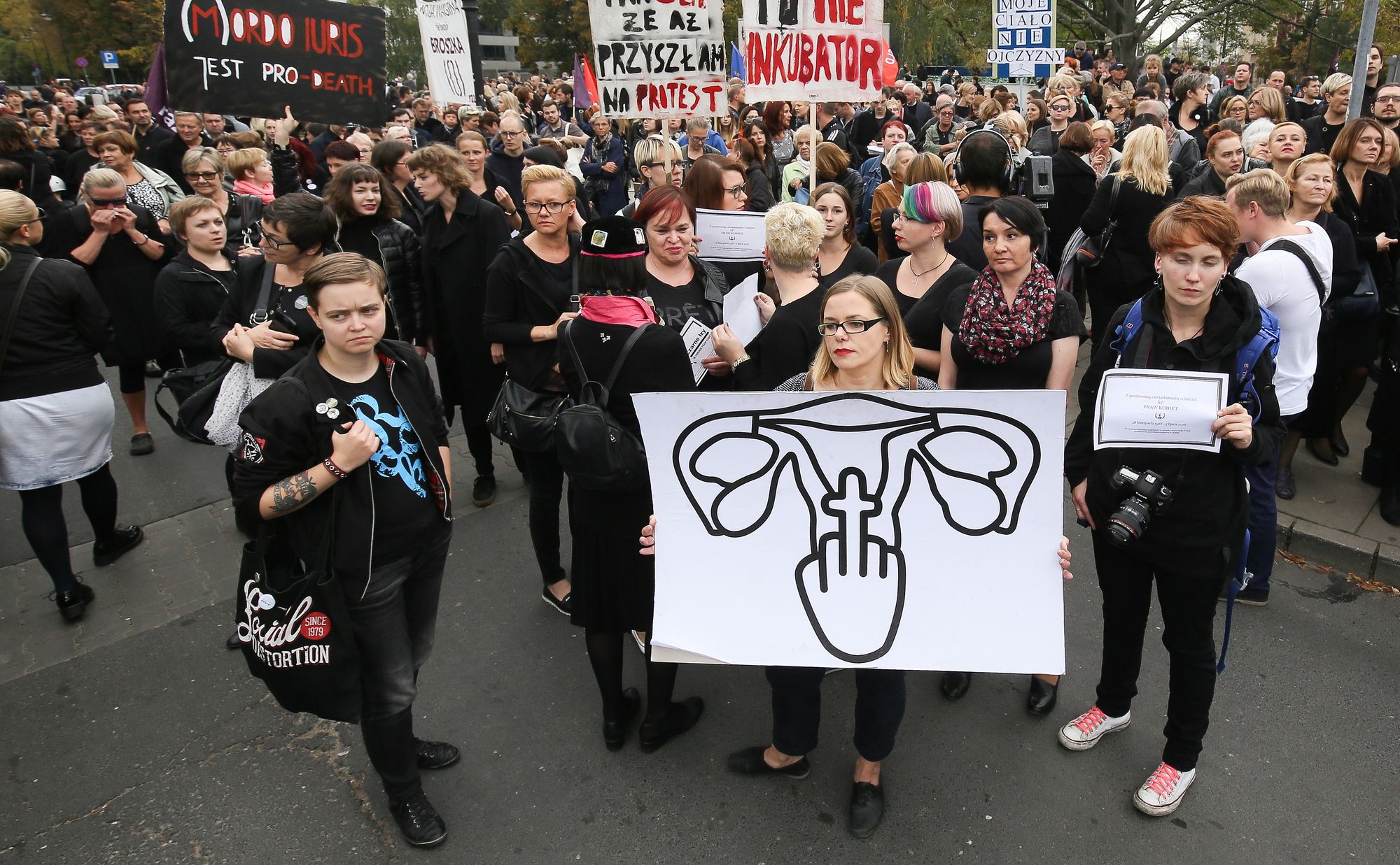Protest kobiet przed Sejmem