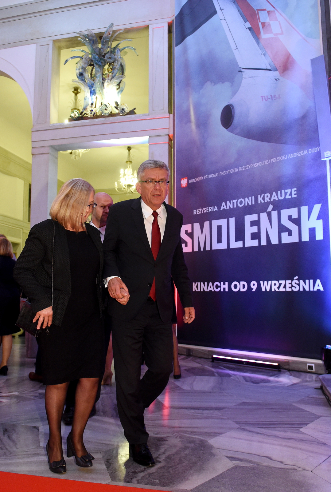 Marszałek Senatu Stanisław Karczewski z żoną Elizą przed uroczystą premierą filmu