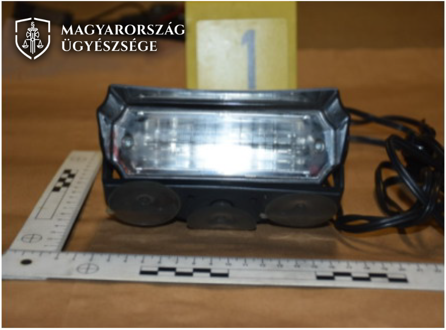 Álrendőr portyázott Hevesben: akinél nem volt elég készpénz, azt még az automatához is elfuvarozta