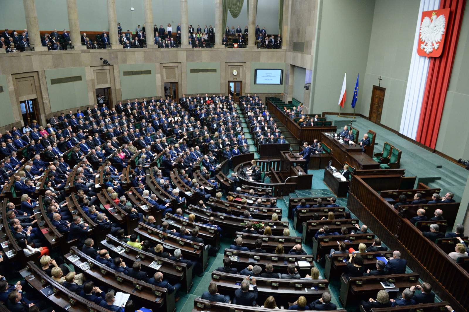 Przed 1920 rokiem, pierwsze posiedzenie Sejmu uznawano za dzień zgody narodowej - przypomina badacz protokołu dyplomatycznego doktor Janusz Sibora. Każde otwarcie Sejmu to było święto. Po 1918 roku dekretem Piłsudskiego dzień otwarcia Sejmu ustawodawczego ustanowiono świętem narodowym - przypomina Sibra.<BR> Dzień zebrania posłów był wyjątkowo podniosły i uroczysty - dodaje Sibora. To był symbol zgody narodowej, ale też wysokiej kultury parlamentaryzmy - mówi doktor Sibora.