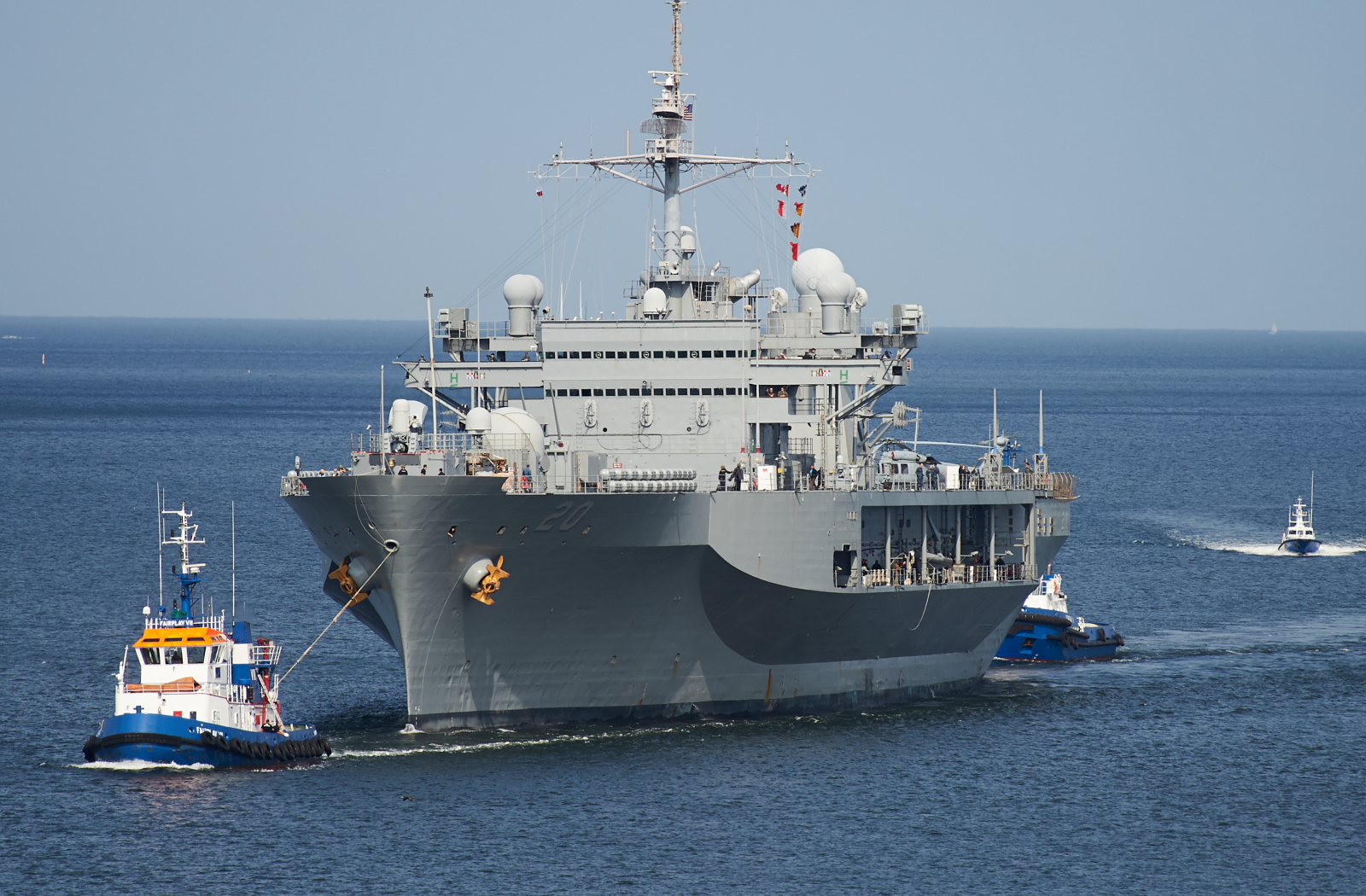 AMERYKAŃSKI OKRĘT USS MOUNT WHITNEY ZAWINĄŁ DO GDYNI