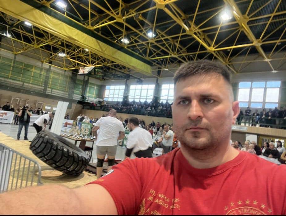 Atomjó versenyt rendeztek az erős emberek Pakson