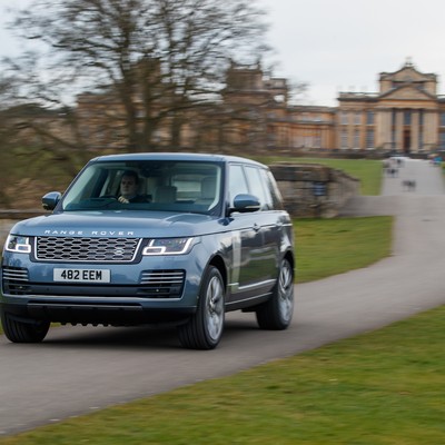 Range Rover P400e - ekologia pałacowa