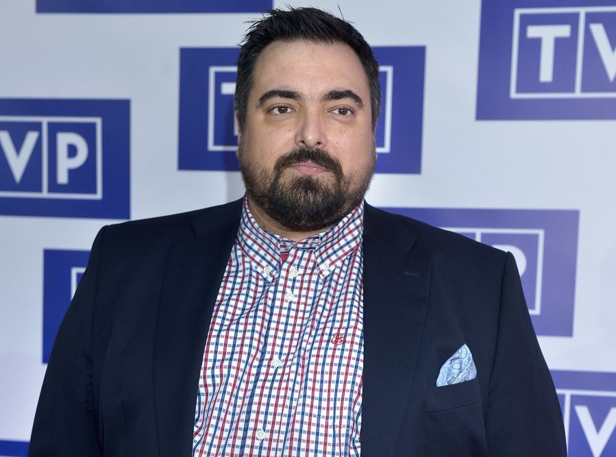 W TVP1 nie zabraknie również publicystyki, szybkich interwencji i najszybszych informacji. Jak zwykle w czwartki wieczorem, o godz. 21:25, ludzkie problemy rozwiązywać będzie Elżbieta Jaworowicz w „Sprawie dla reportera”, w środowe wieczory Tomasz Sekielski poruszać będzie ważne i aktualne tematy zagraniczne w „Po prostu”, a codziennie od poniedziałku do piątku o godz. 18:30 Agata Młynarska i Maciej Kurzajewski zapraszają na coraz popularniejszy „Świat się kręci”. Natomiast kolejne „Wielkie Testy” pozwolą widzom sprawdzić swoją wiedzę – już wiosną w planach test o podatkach.
