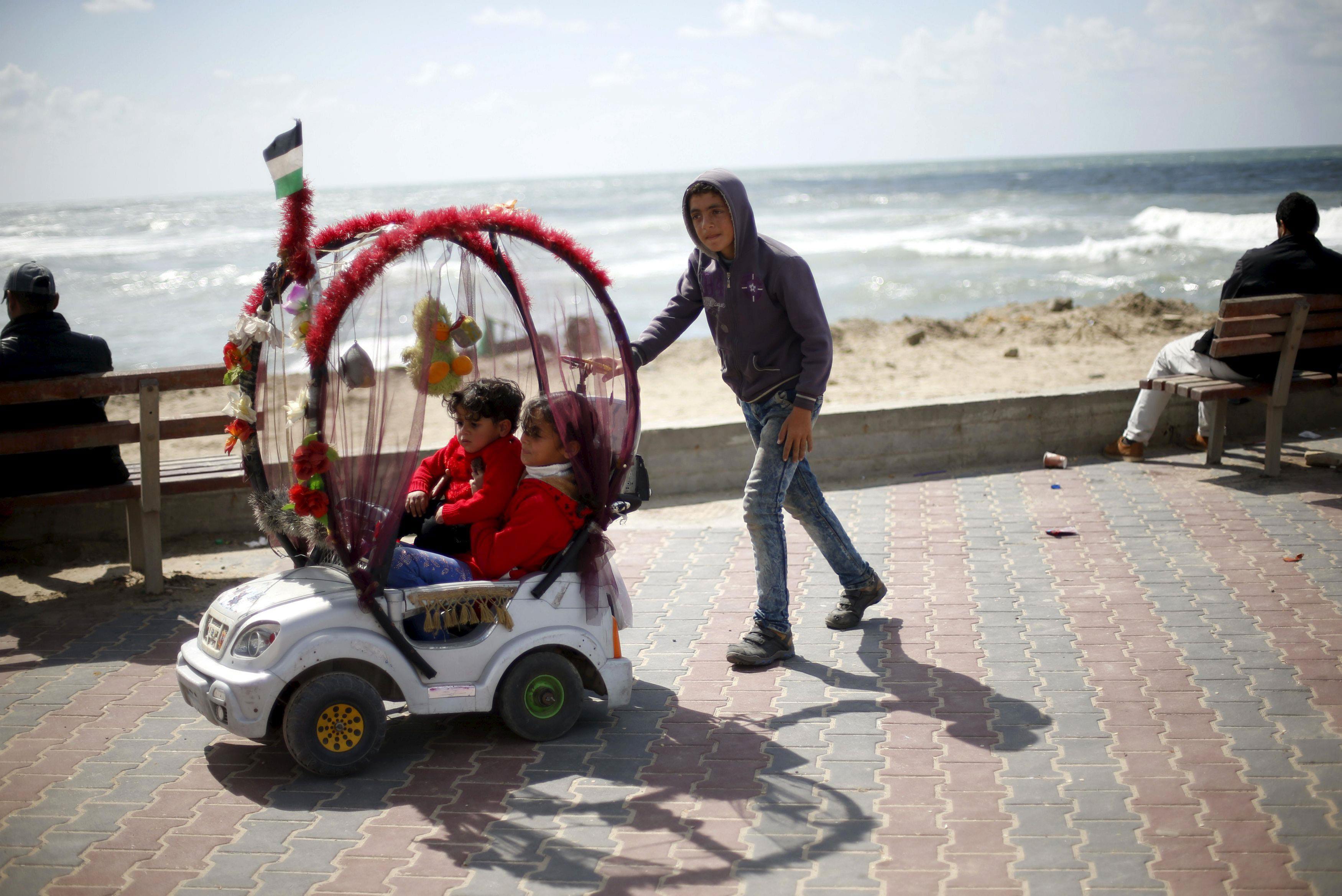 The Wider Image: Child labour in Gaza