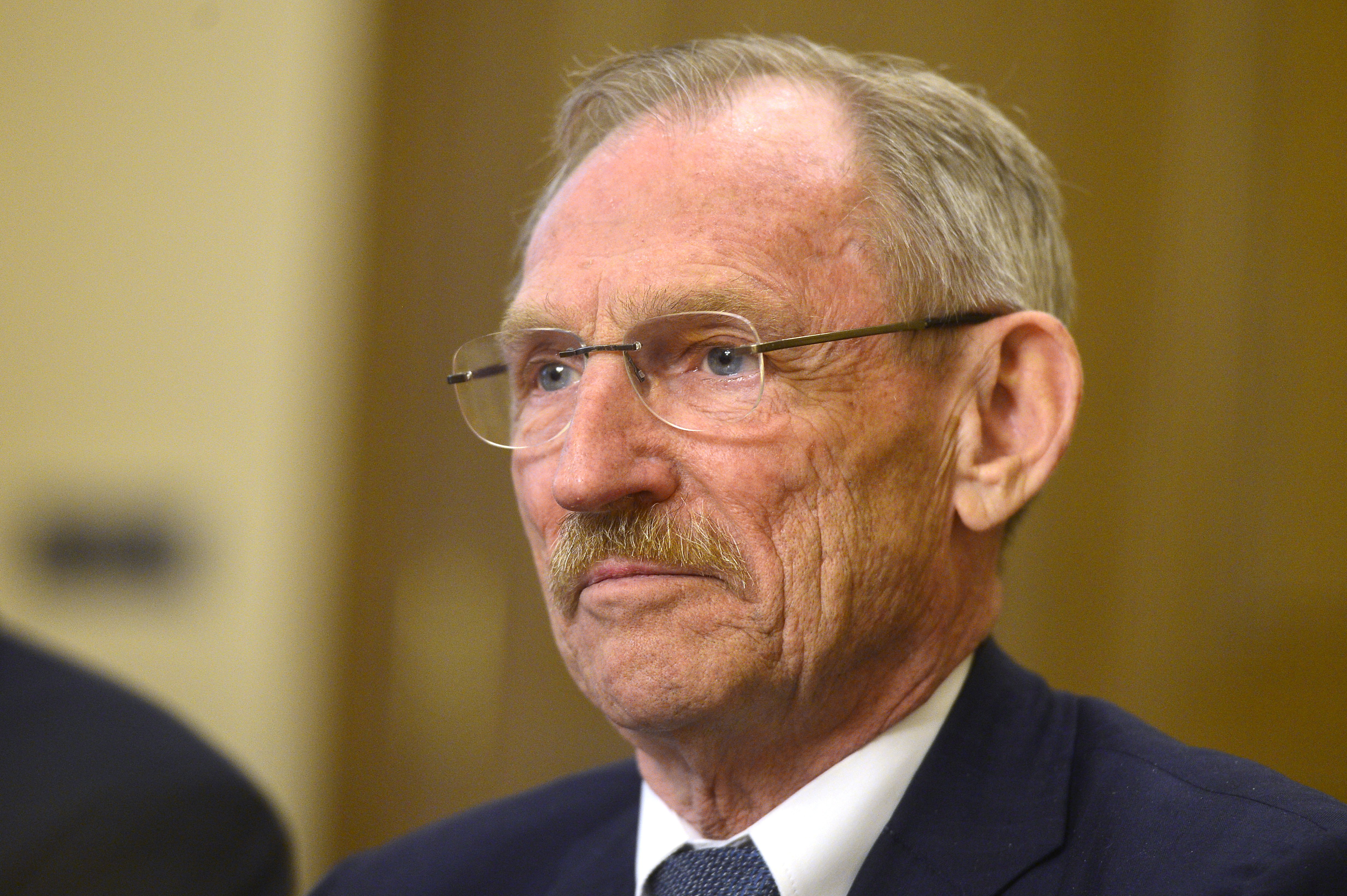 Esztergomi robbantás: Pintér Sándor hősi halottá nyilvánította az elhunyt rendőrt – Friss hírek érkeztek a sérültekről