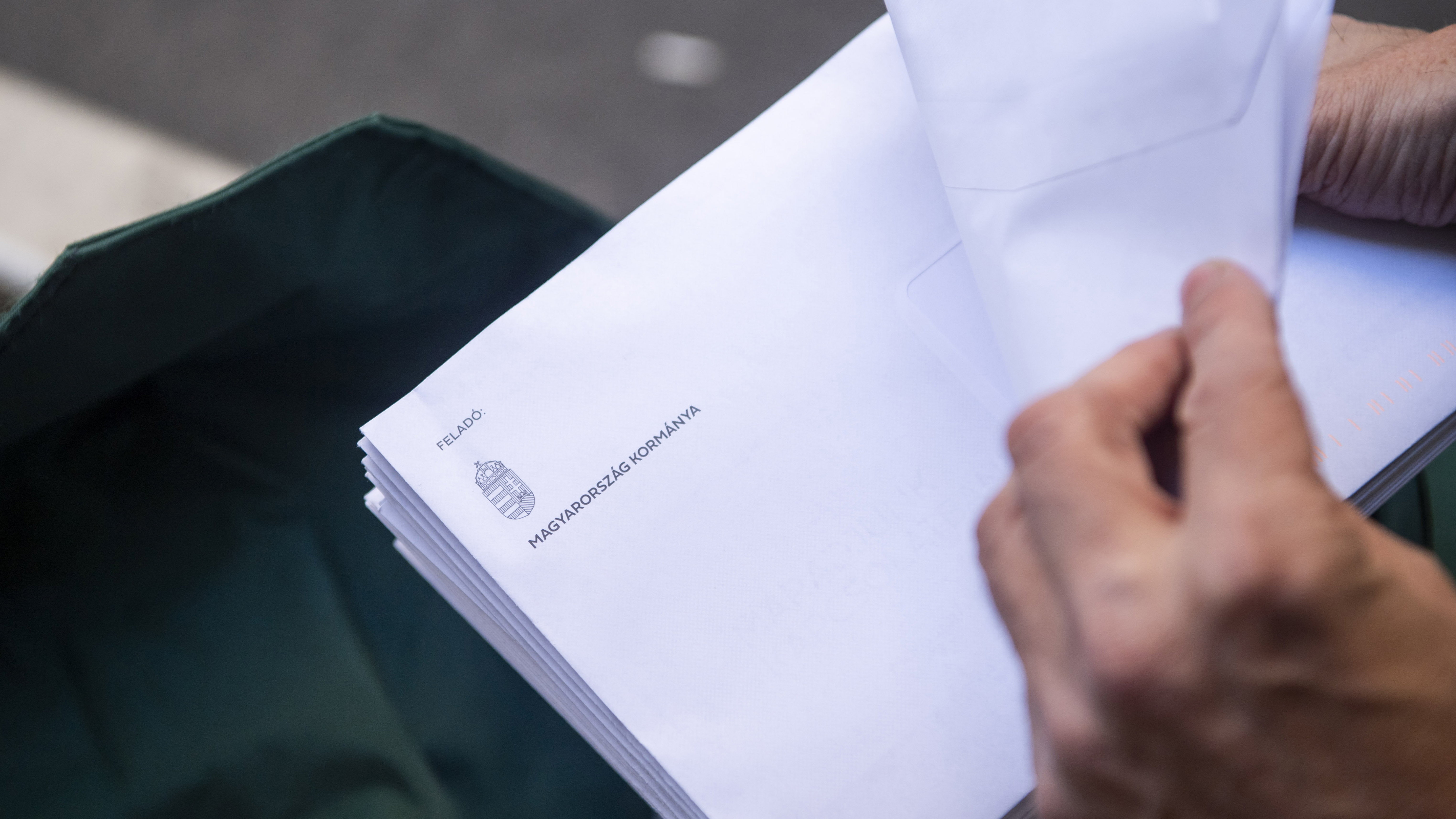 Botrányos akció: konzultációs íveket gyűjtöttek a tanárok