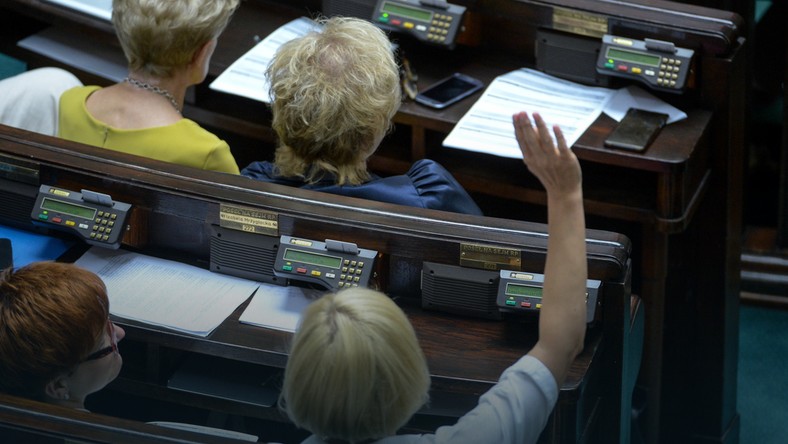 Pos & # x142; half the g & # x142; vote in the course of completion & # x144; connection 98. The Sejm debate