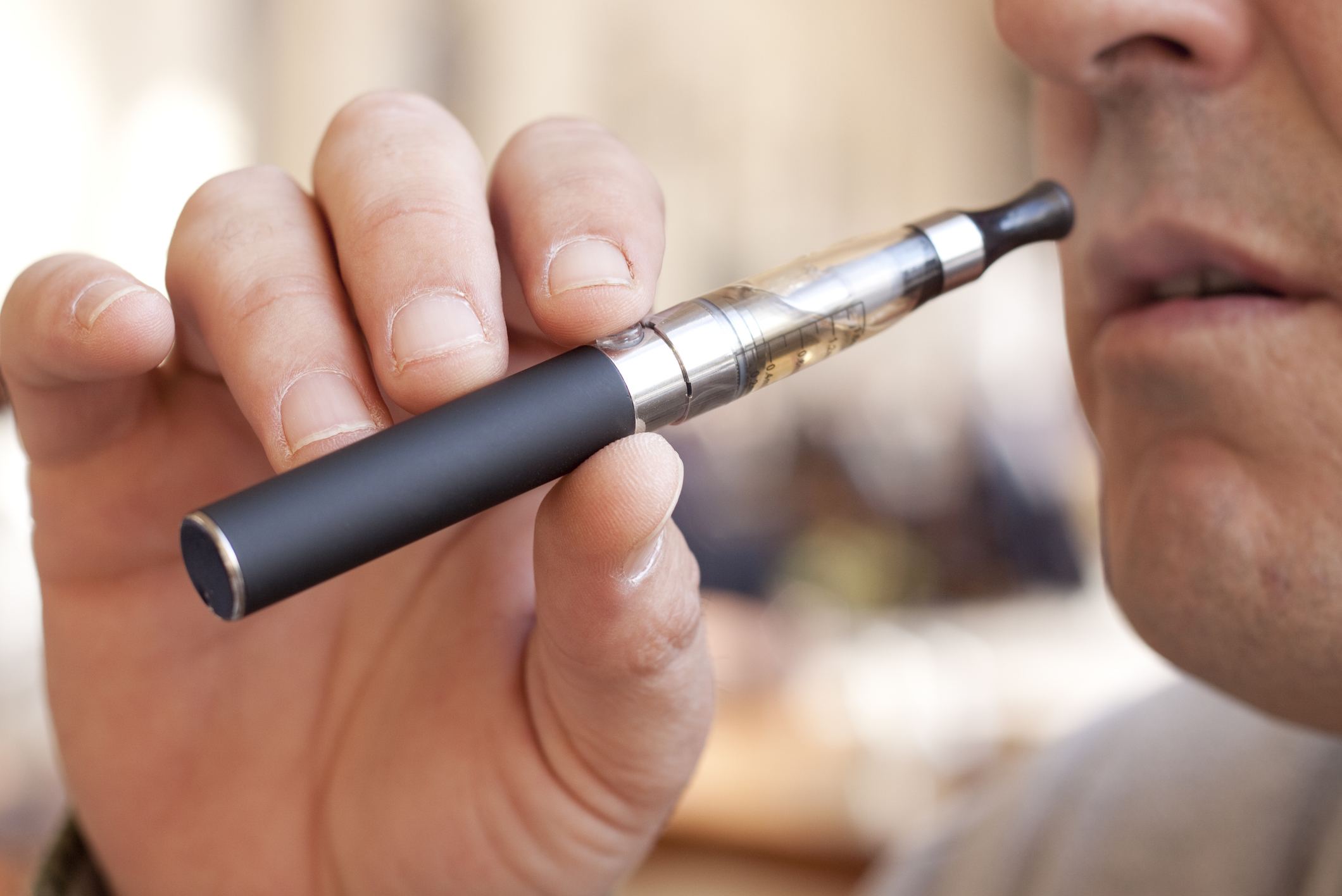 Döbbenetes: emberi életet követelt az e-cigaretta - Blikk