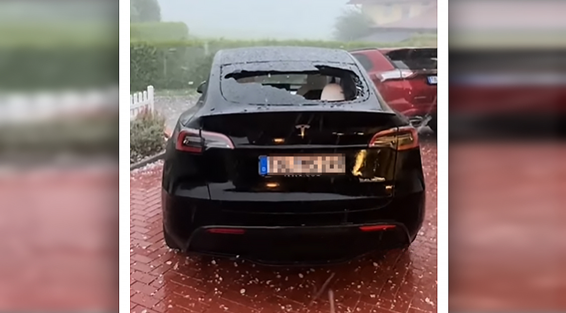 Szegény kocsi! Így ver szét a jégeső egy Teslát – videó