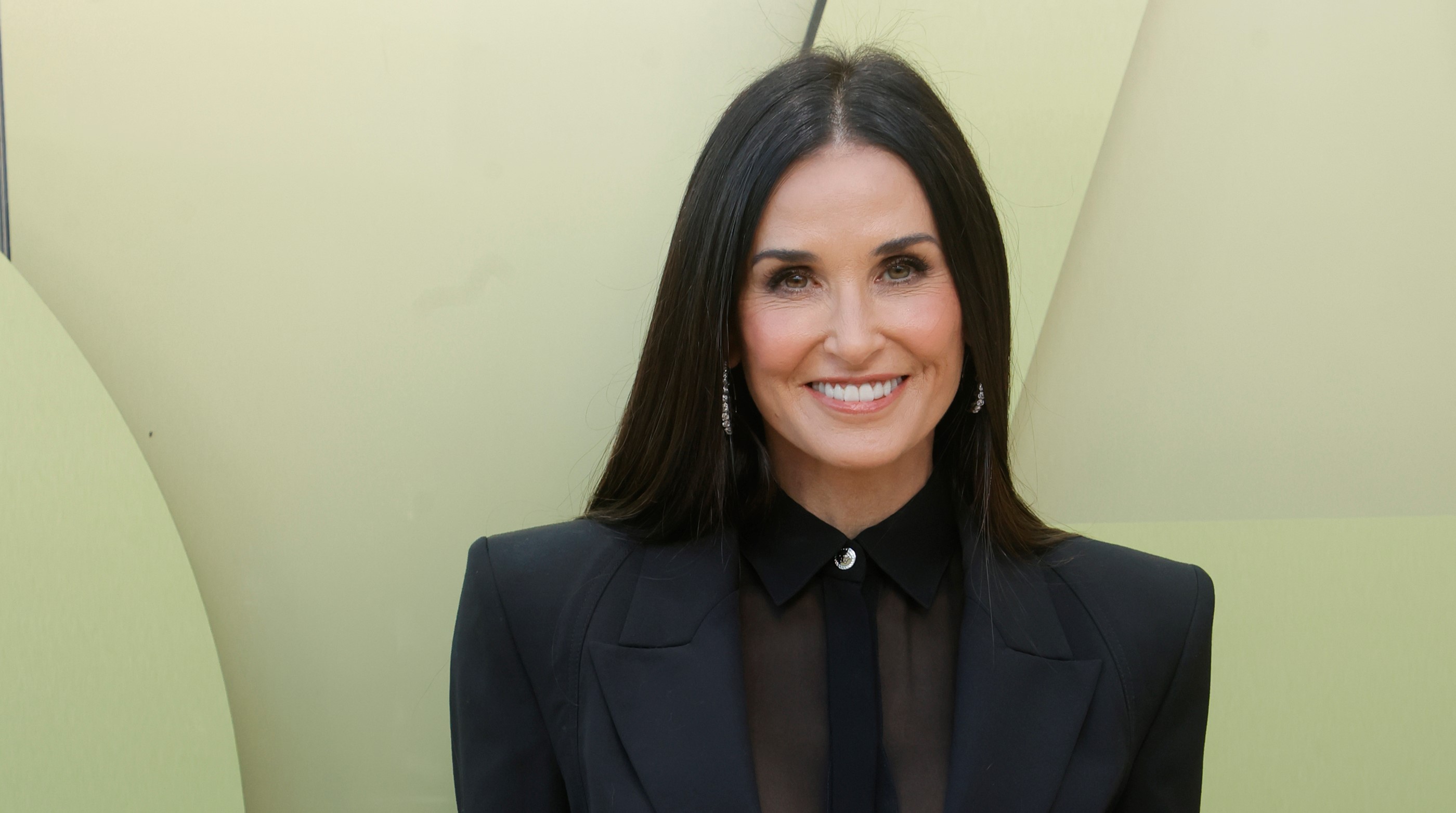 Demi Moore 60 év felett is olyan tökéletes testet villantott bikiniben, hogy megáll az ész! – csábító fotók