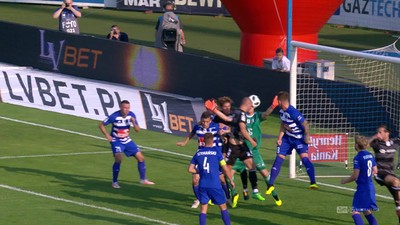 Wisła P. - Lech (0:1): Trałka rozpoczął strzelanie w Płocku. Idealny strzał głową po dośrodkowaniu Jevticia
