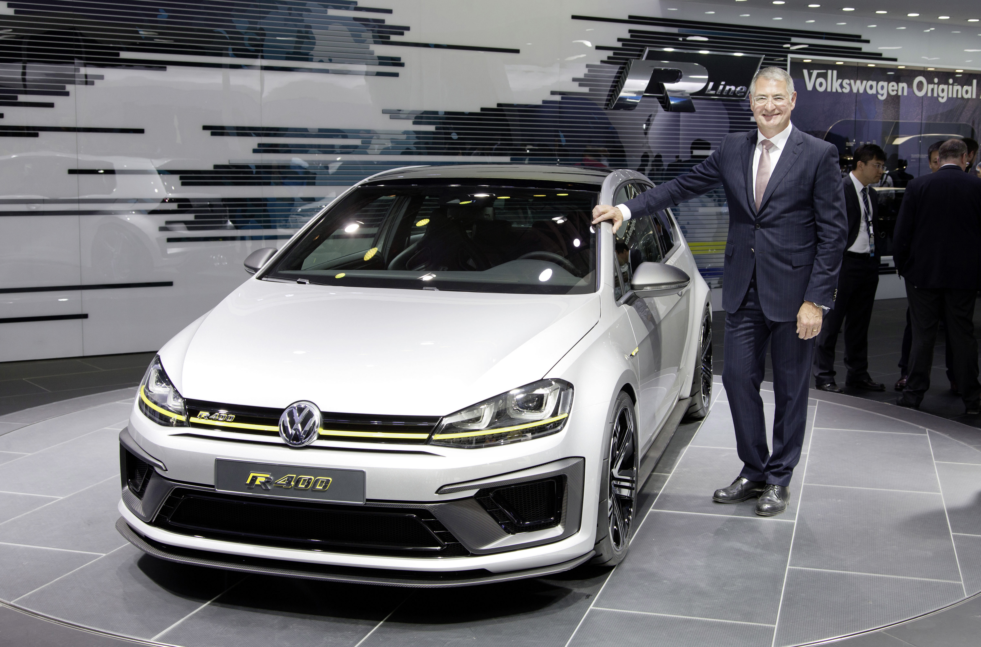 Volkswagen golf R 400 concept