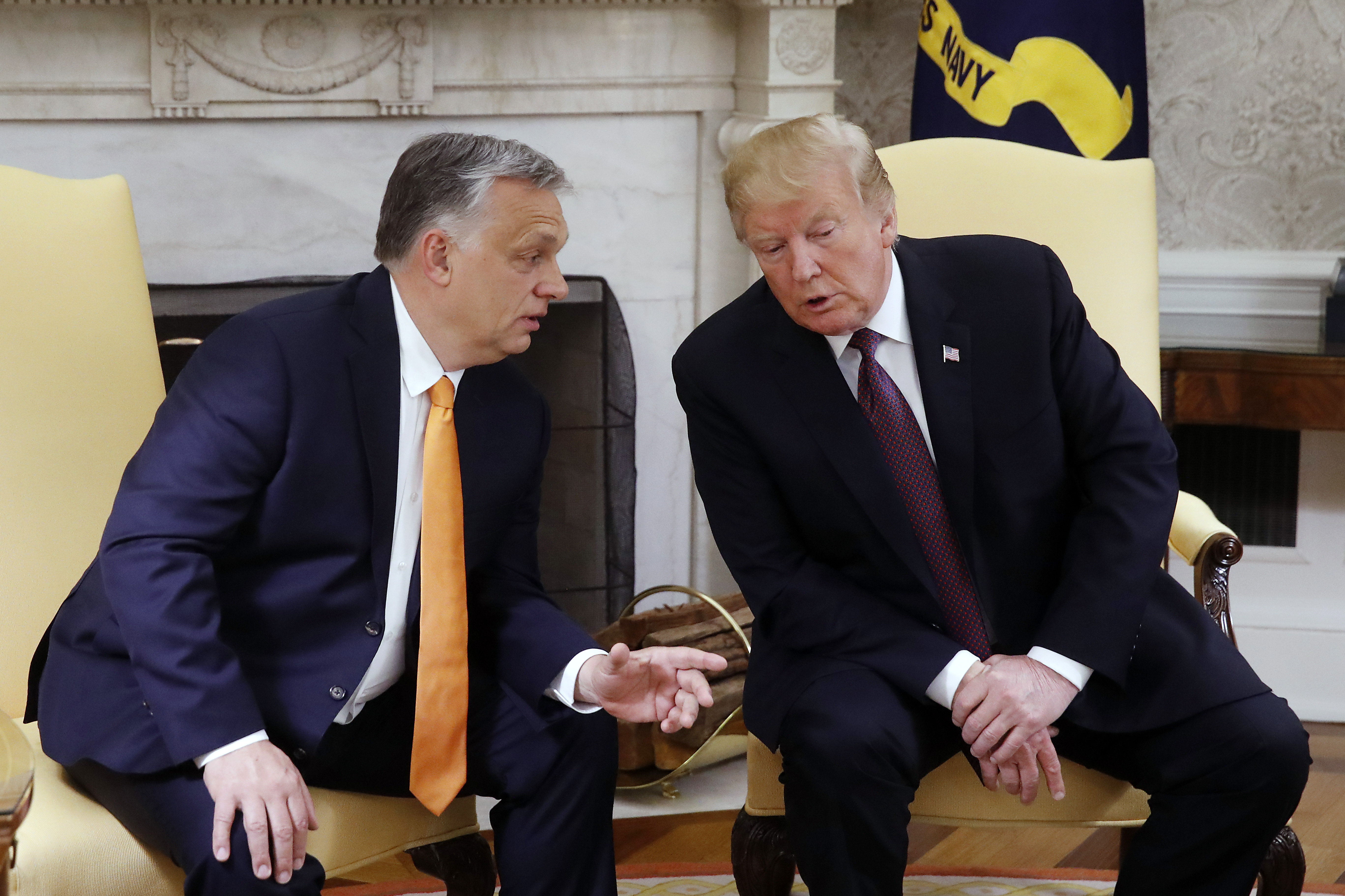 Jól teszi Orbán Viktor, hogy Donald Trumppal barátkozik?