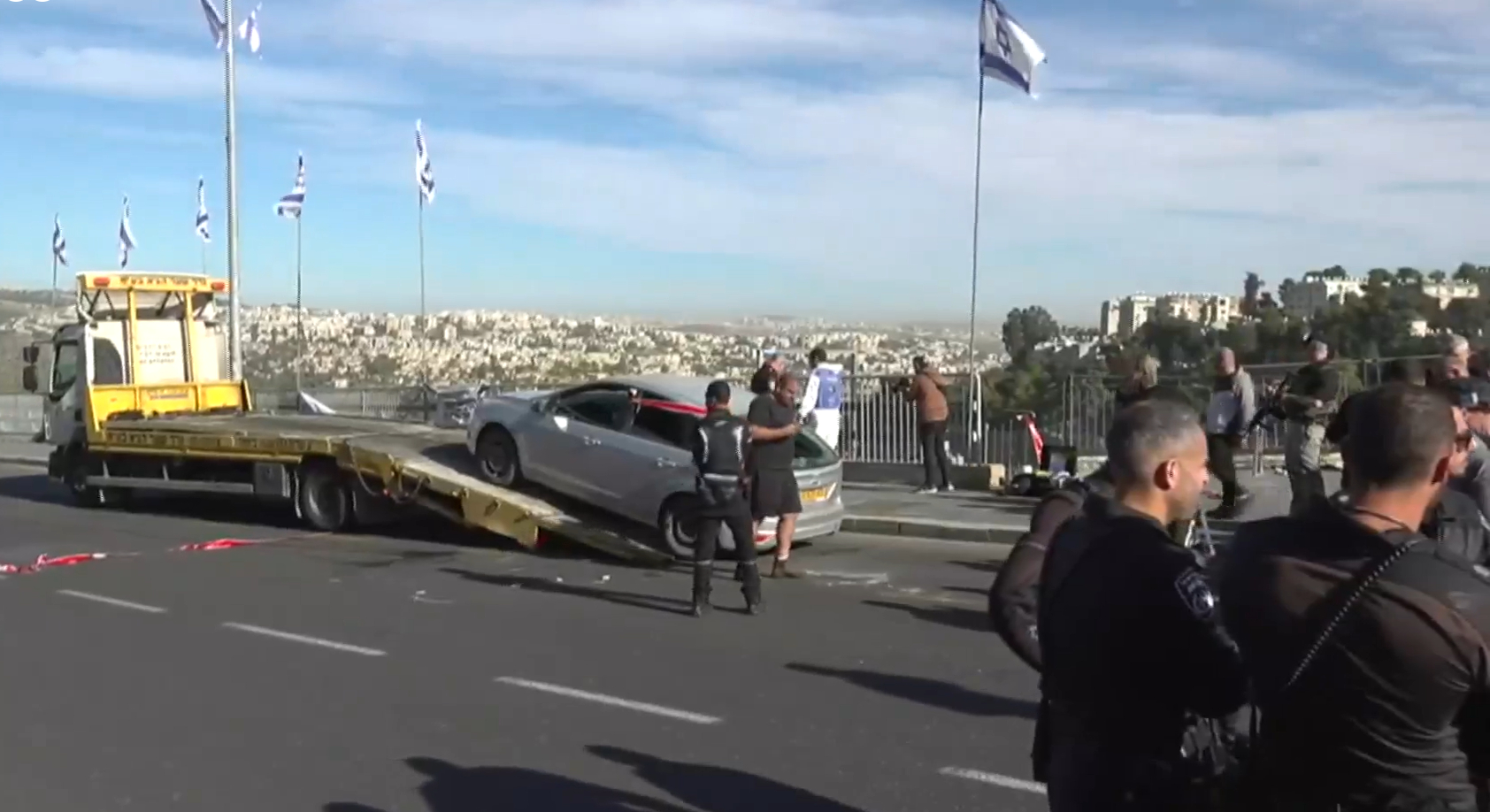 Halálos lövöldözés Jeruzsálemben: egy zsúfolt buszmegállóra nyitottak tüzet a reggeli csúcsforgalomban