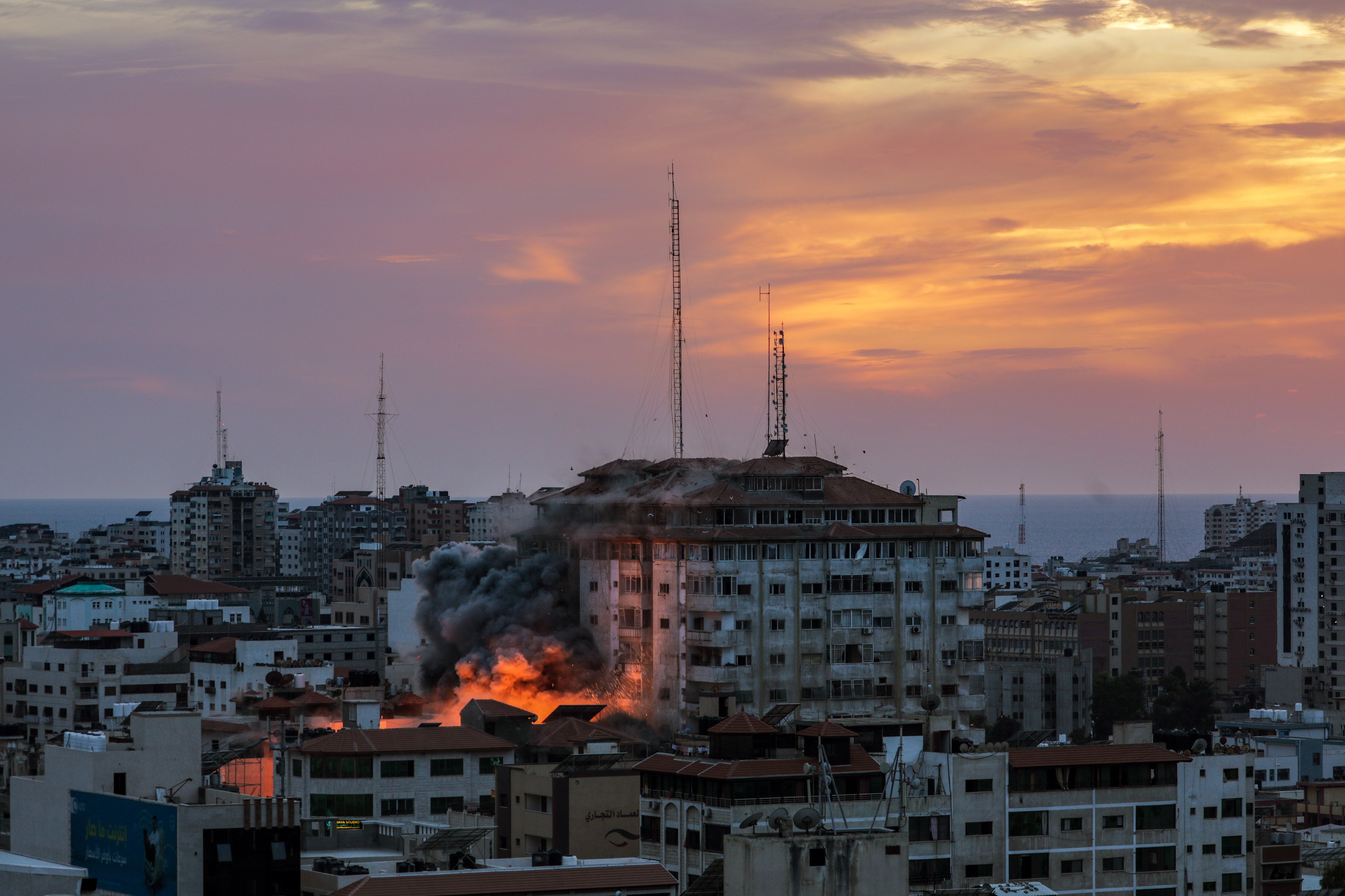 Izrael véres bosszúra készül: komoly ellencsapásokat hajtottak végre a Gázai övezetben és a libanoni határnál