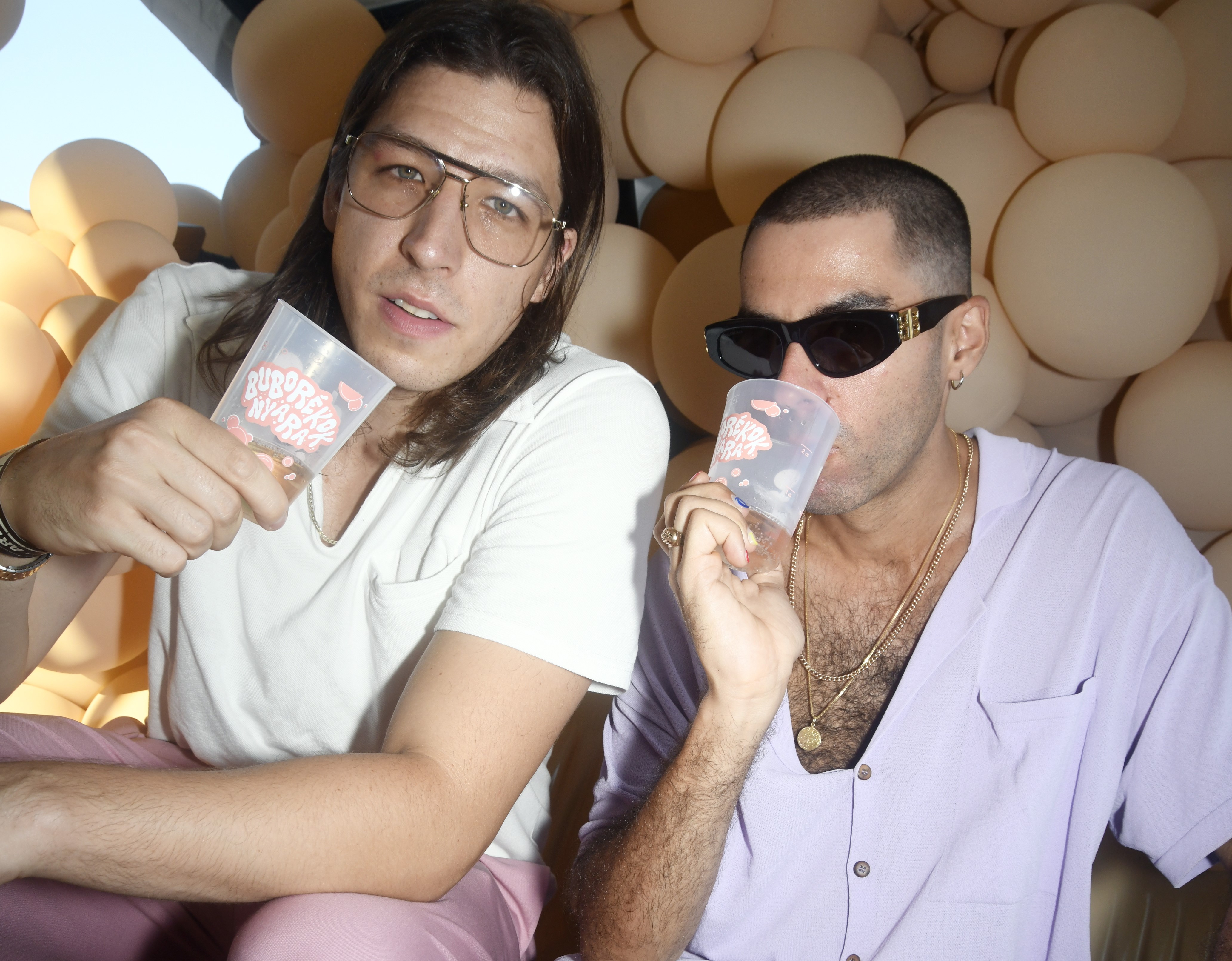 „Ahogy egy koncertnek, úgy egy italnak is van ára” – Interjú az Ivan&amp;The Parazol zenekarral