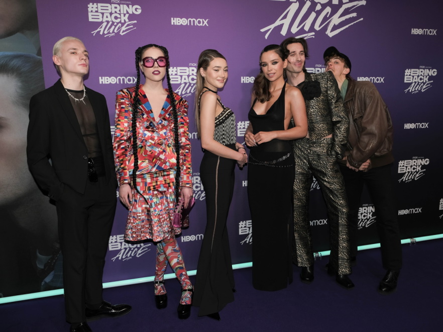 Aktorzy serialu #BringBackAlice