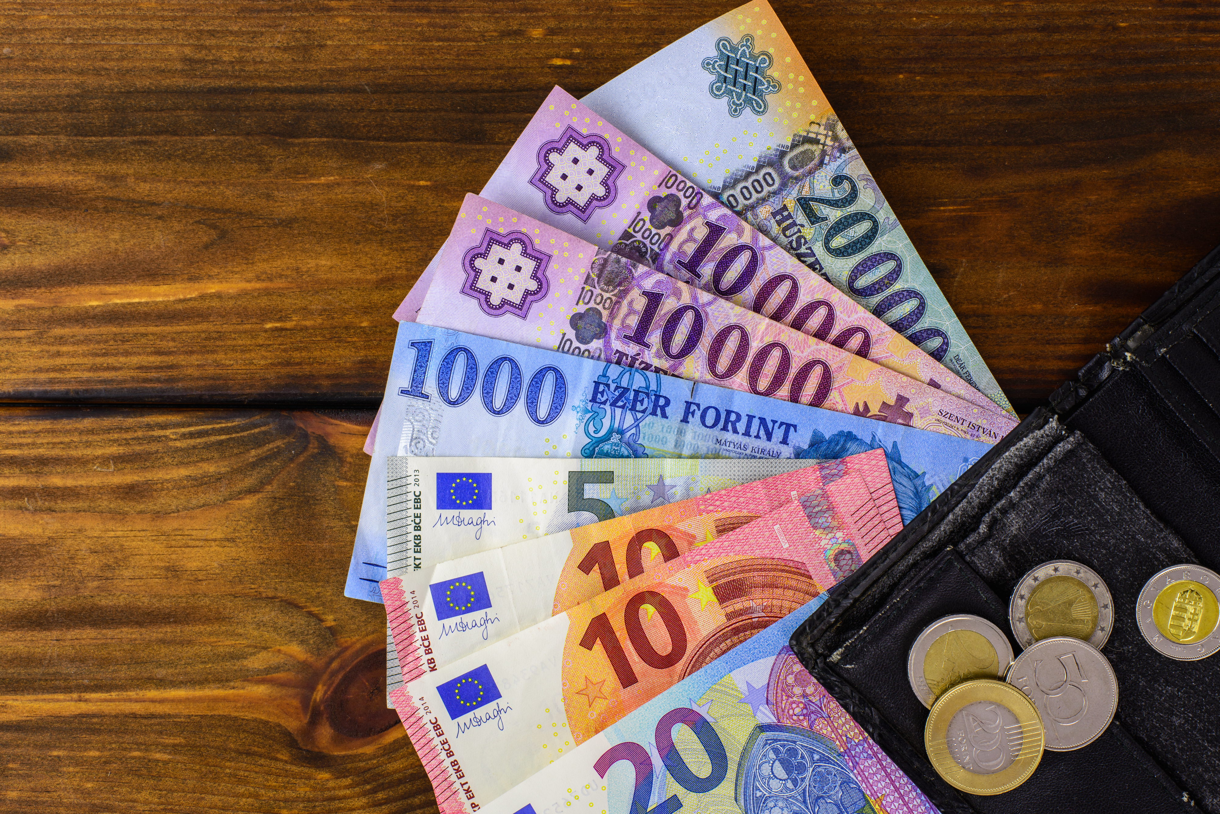 Repkedtek a többmilliós jutalmak a minisztériumokban