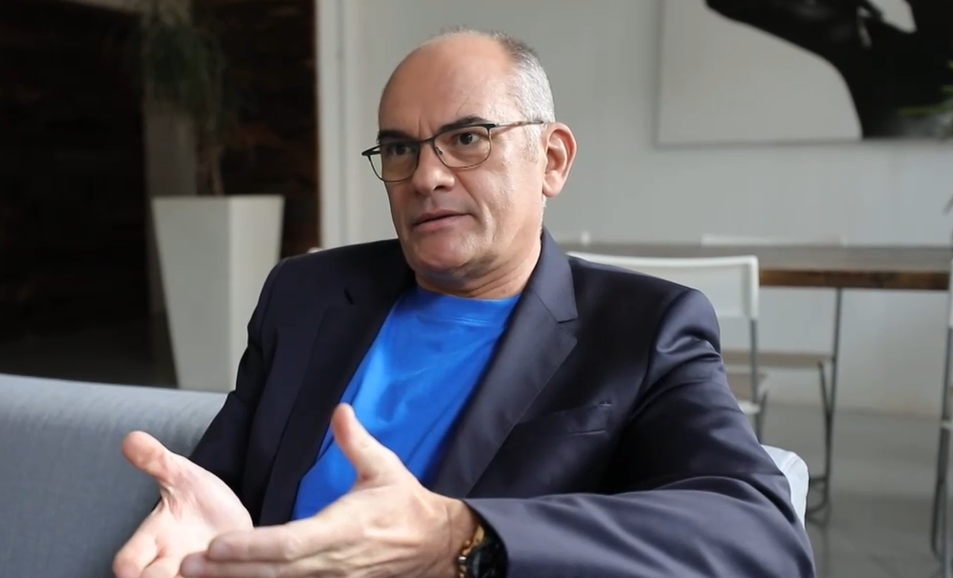 Gundel Takács Gábor új műsoráról: „Láttam nagyon okos játékosokat nagyon gyorsan elvérezni” – videó