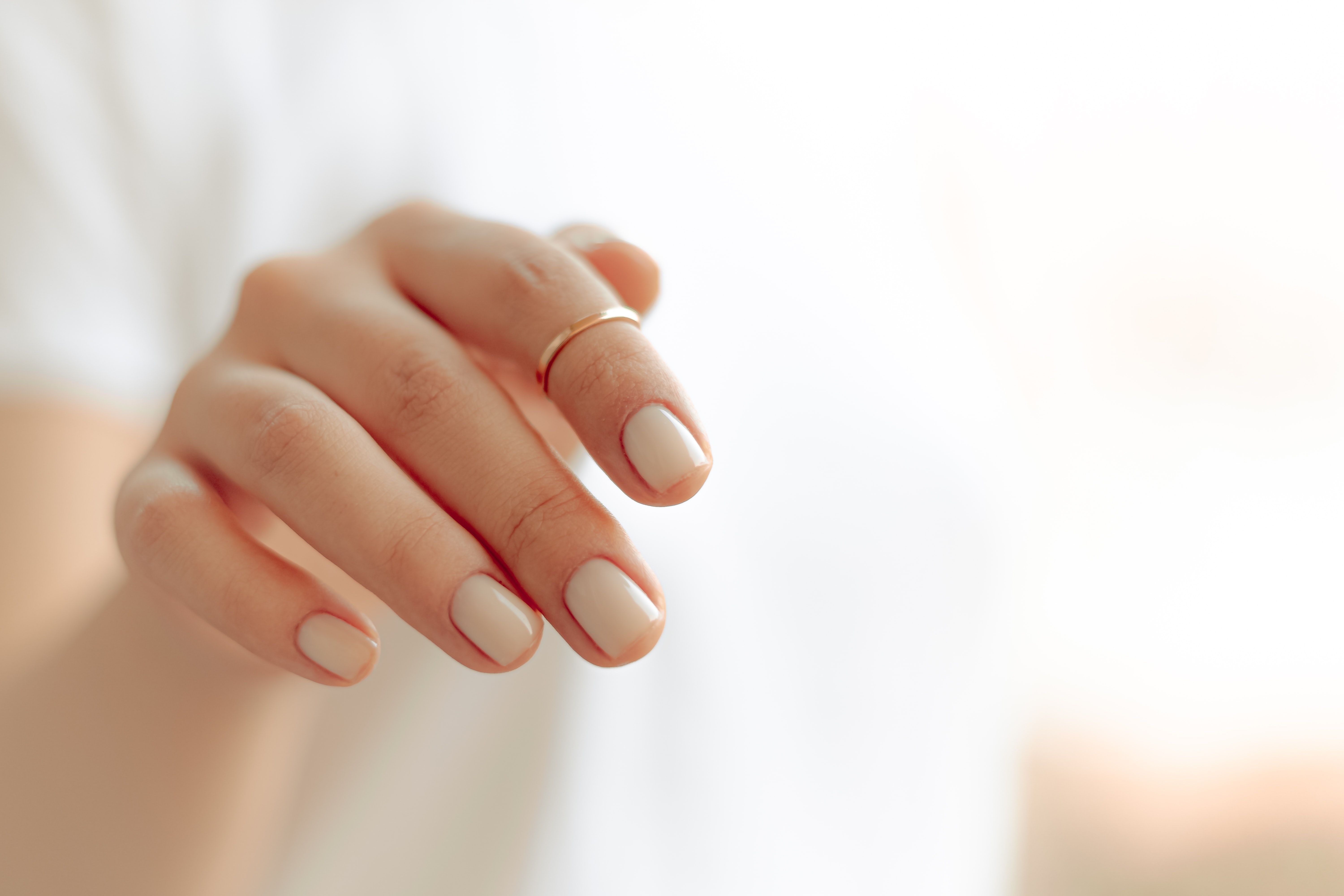 Odżywka w tubce na zadzierające się skórki i słabo rosnące paznokcie |  Ofeminin