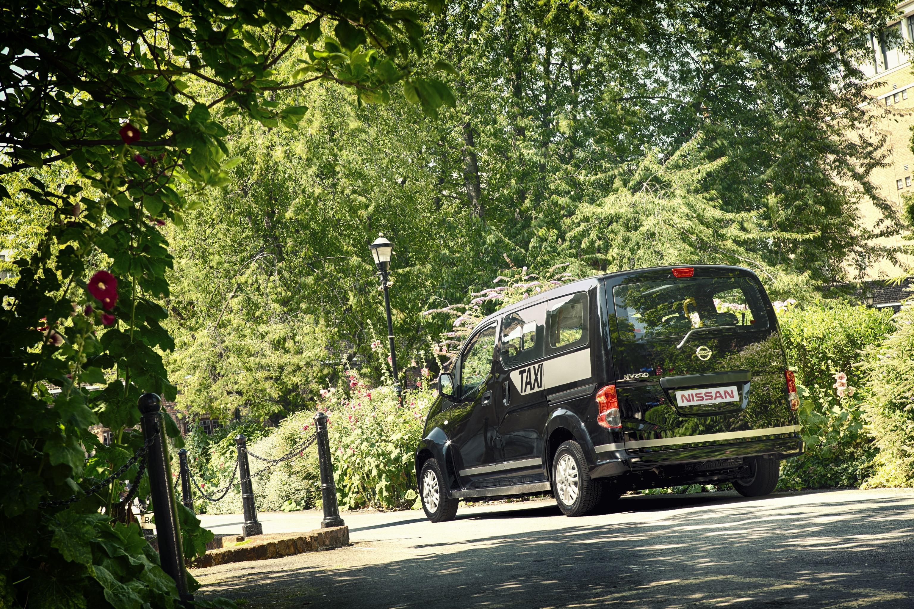 Jak zachwala Nissan - NV200 London Taxi emituje zdecydowaniem mniej CO2 w porównaniu z obecnymi taksówkami i tym samym pasuje do ogłoszonej przez burmistrza Borisa Johnsona strategii, mającej zapewnić londyńczykom czyste powietrze