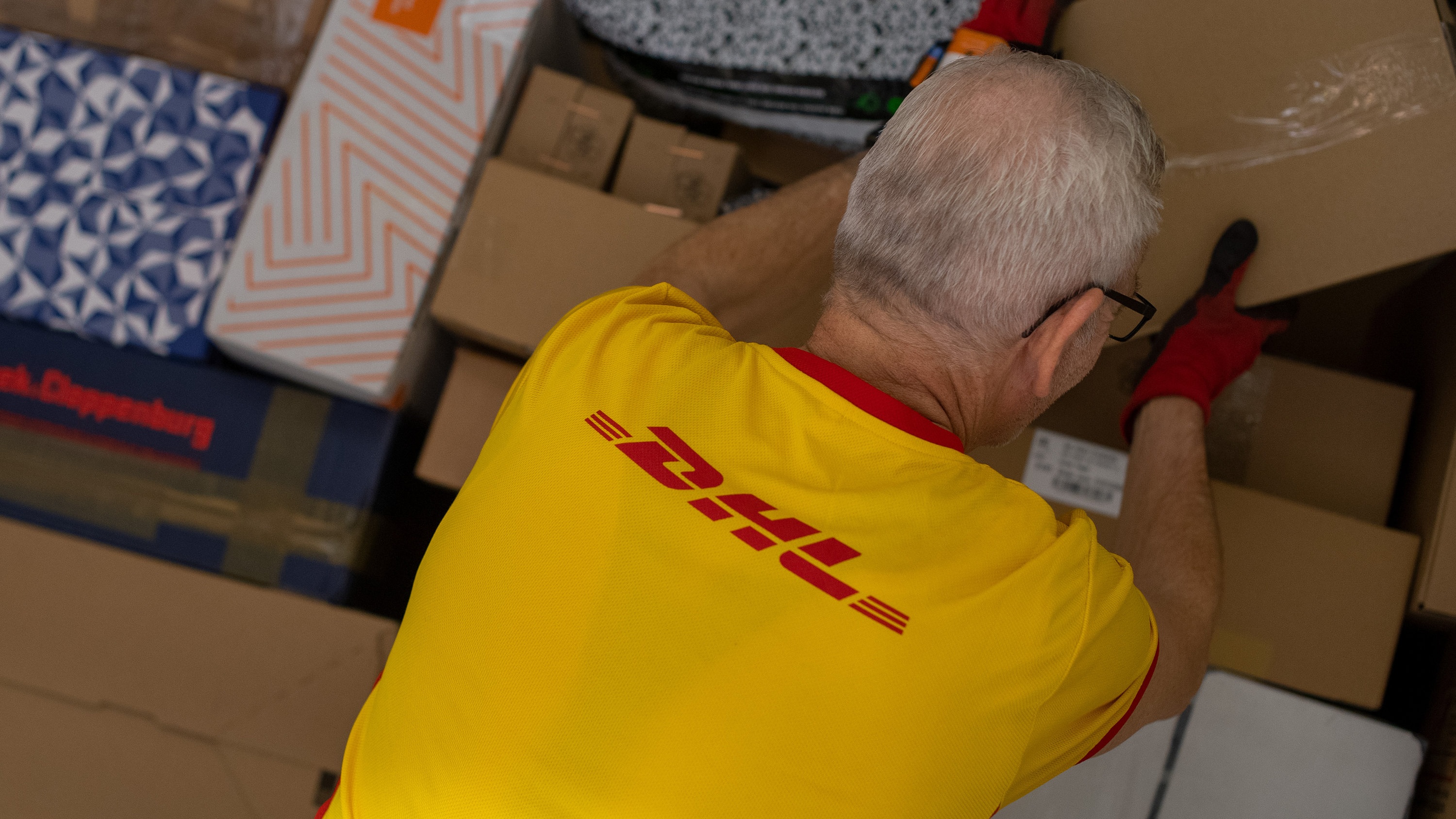 Wie Dhl Mir Meine Weihnachtszeit Versaut Aus Boser Absicht Noizz
