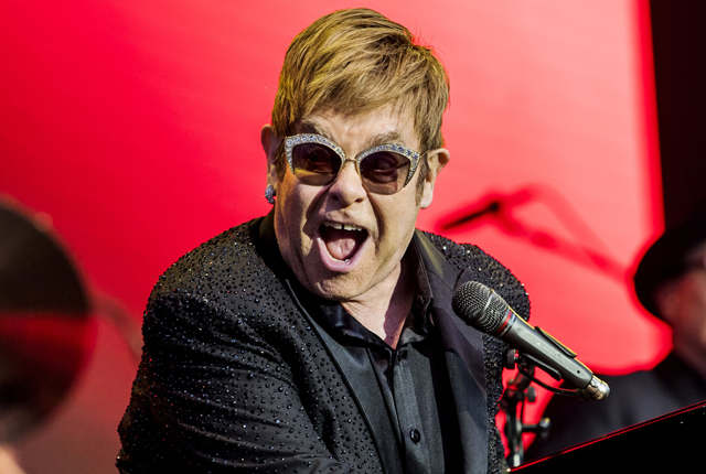 Elton John külön szentélyt építtetett a napszemüvegeinek - Glamour