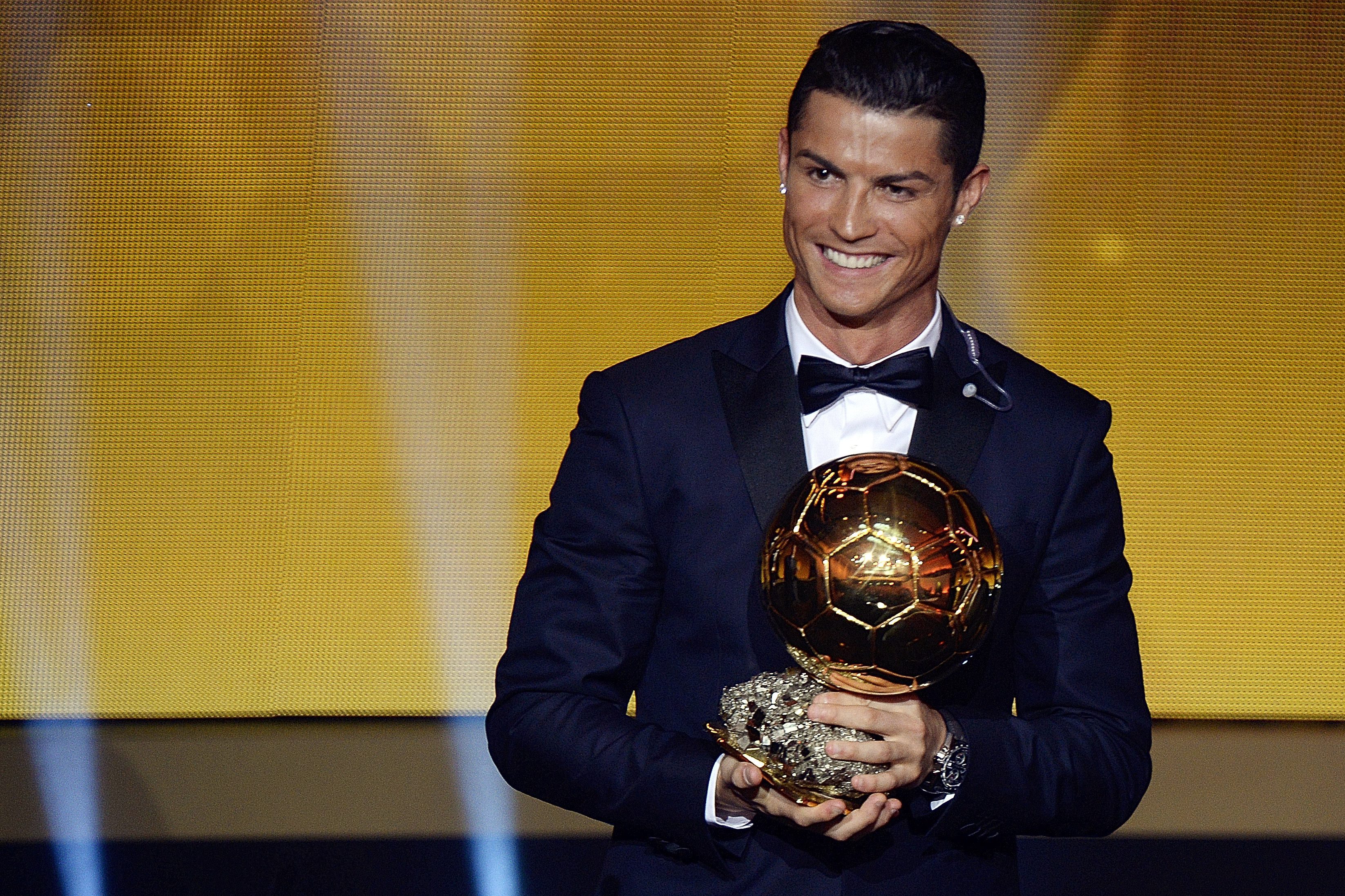 Cristiano Ronaldo Złotą Piłkę FIFA odbierał w asyście rodziny