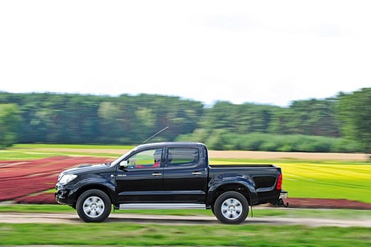 Nissan navara toyota hilux mitsubishi l200 #8