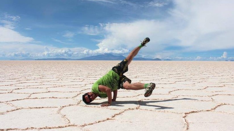 Szczepan Pepe Ligęza w Boliwii na Salar de Uyuni