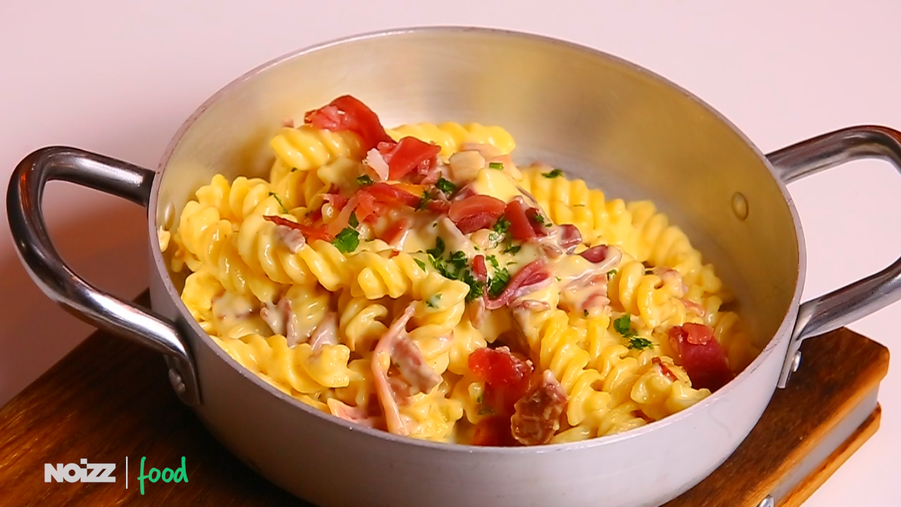 Noizz_food_Pasta_sa_dimljenim_sirom_safe