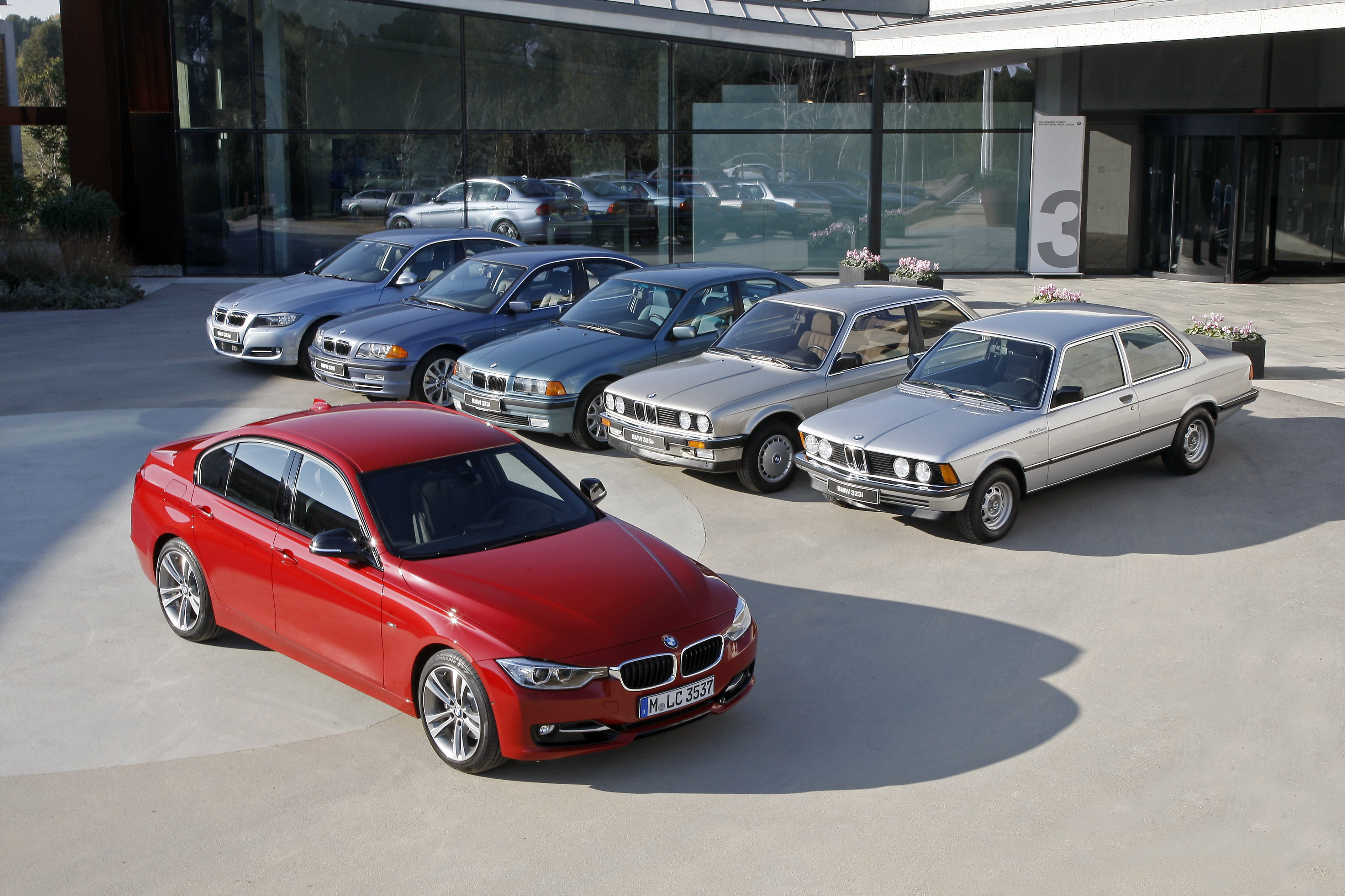 Podium wśród najczęściej wyszukiwanych marek w serwisie kupgo.pl jest BMW. Jeśli używany model producenta z Bawarii to najlepiej kolejno: seria 3 (wersja 320), seria 5 (wersja 530) i seria 7.