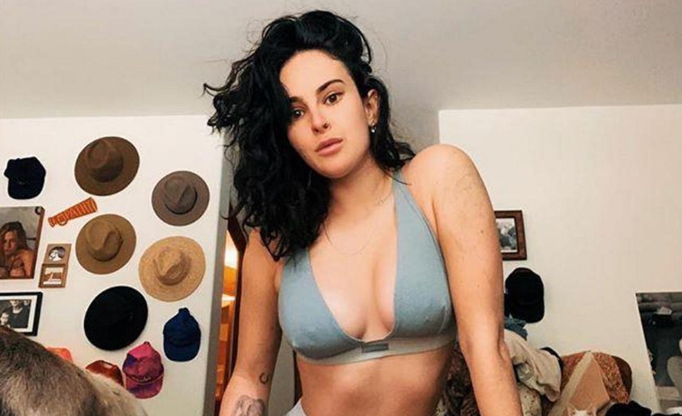 Anyaszült meztelenre vetkőzött Bruce Willis lánya: „Kicsit puhább, kerekebb és ez rendben van” - izzasztó fotó