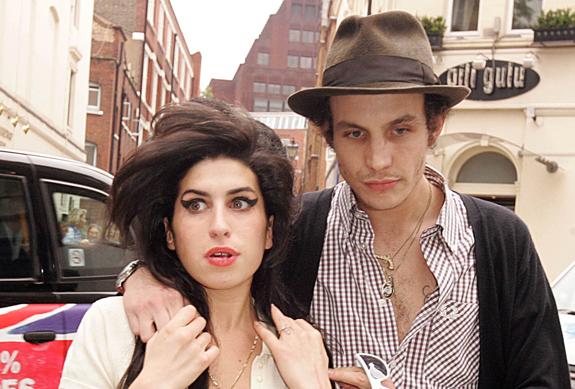 "Egy huszonéves drogfüggő voltam" - Nyilvánosság elé állt Amy Winehouse volt férje: mindenki őt okolja az énekesnő haláláért