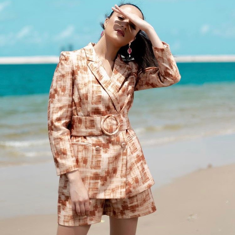 Kessiana is presently an interior Designer / Fashion & Marketing Consultant. [Instagram/KessianaThorley]