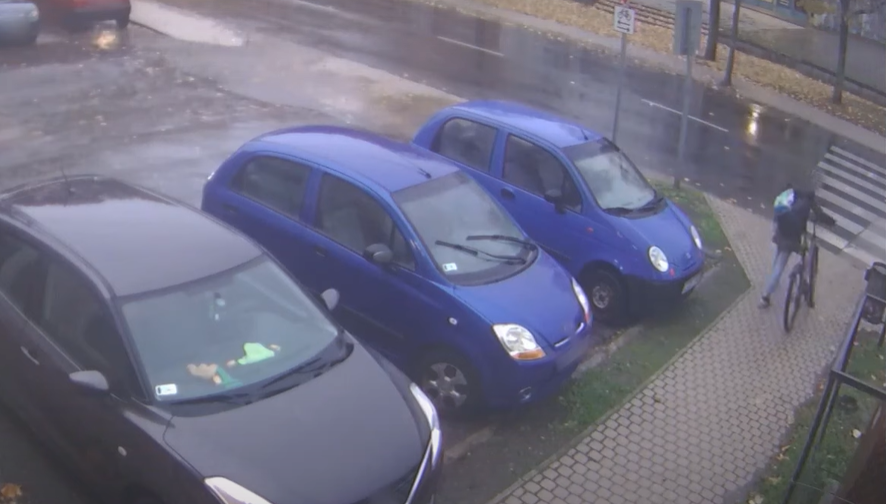 Szlovák nő gázolt el a zebrán egy biciklijét toló iskolást Esztergomban - videó