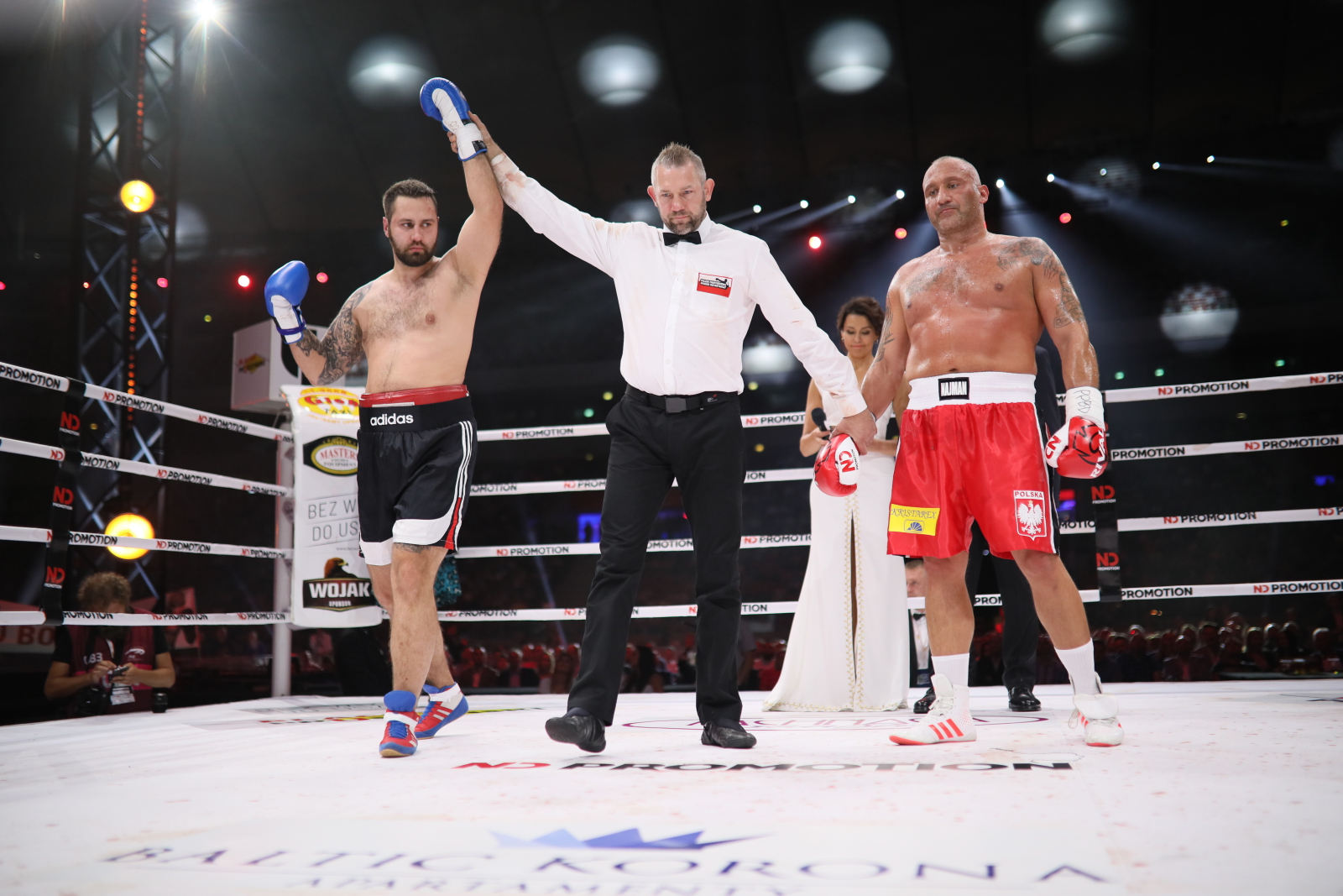 Organizator i pomysłodawca gali, wracający na ring po pięciu latach Marcin Najman (15-5) przegrał w wadze ciężkiej z Łotyszem Richardem Bigisem (13-6). W czwartym starciu Polak zgłosił kontuzję.