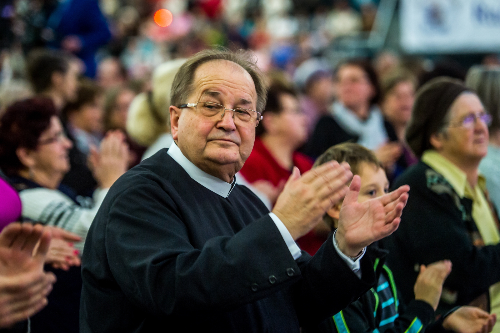 Radio Maryja pamięta o przedstawicielach wszystkich pokoleń, wspierając ich na drodze poszukiwań najważniejszych wartości - napisała premier Beata Szydło w liście odczytanym w Toruniu na obchodach 25-lecia powstania rozgłośni. <BR><BR> List odczytała szefowa kancelarii premiera Beata Kempa.