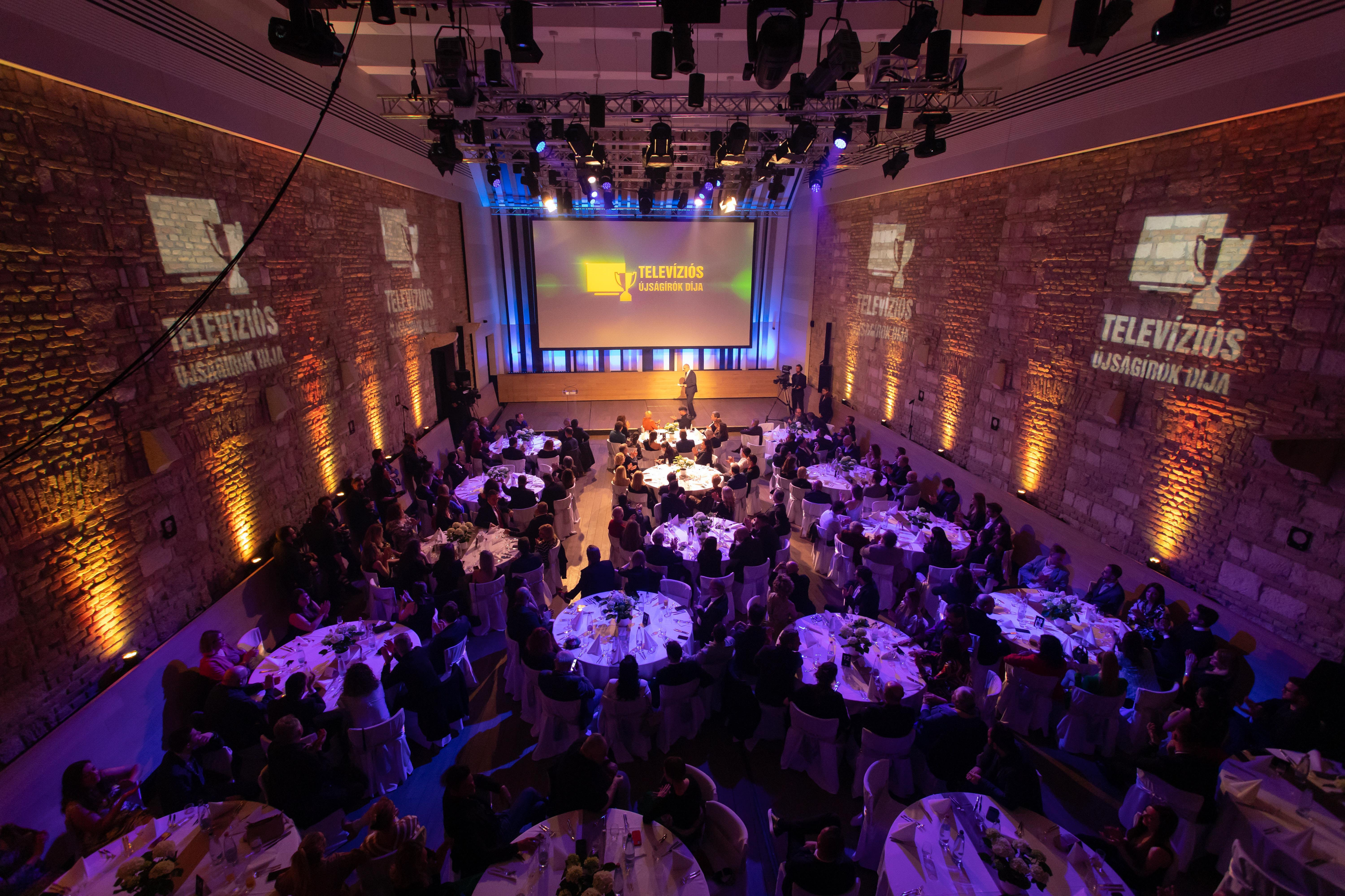 Ördög Nóra vajon újrázik? Jön a Televíziós Újságírók Díja – Egymásnak feszülnek a konkurens csatornák arcai, itt vannak a jelöltek!