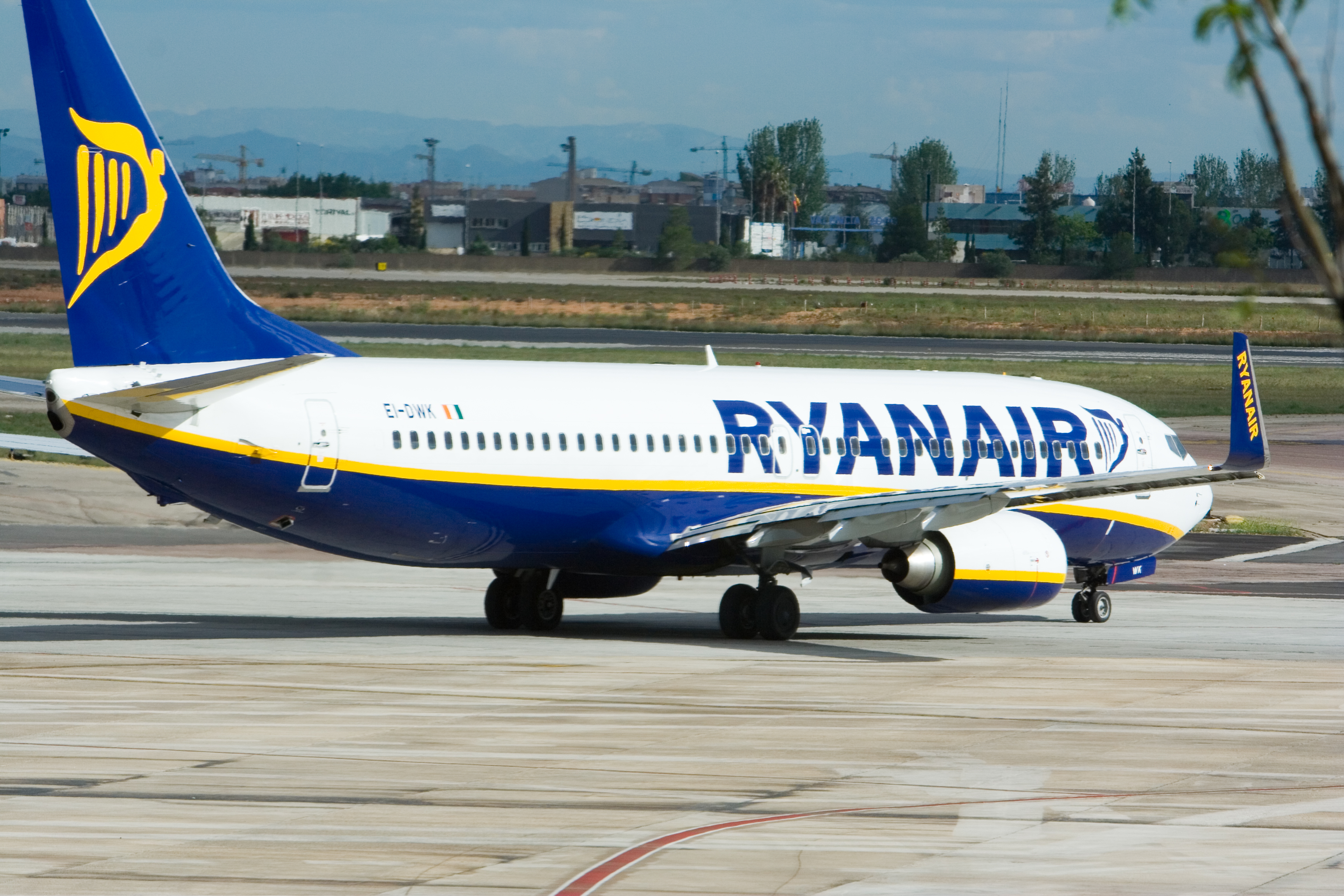 Itt a válasz a repülőjegyadóra: bezárja 8 budapesti útvonalát a Ryanair -  Blikk