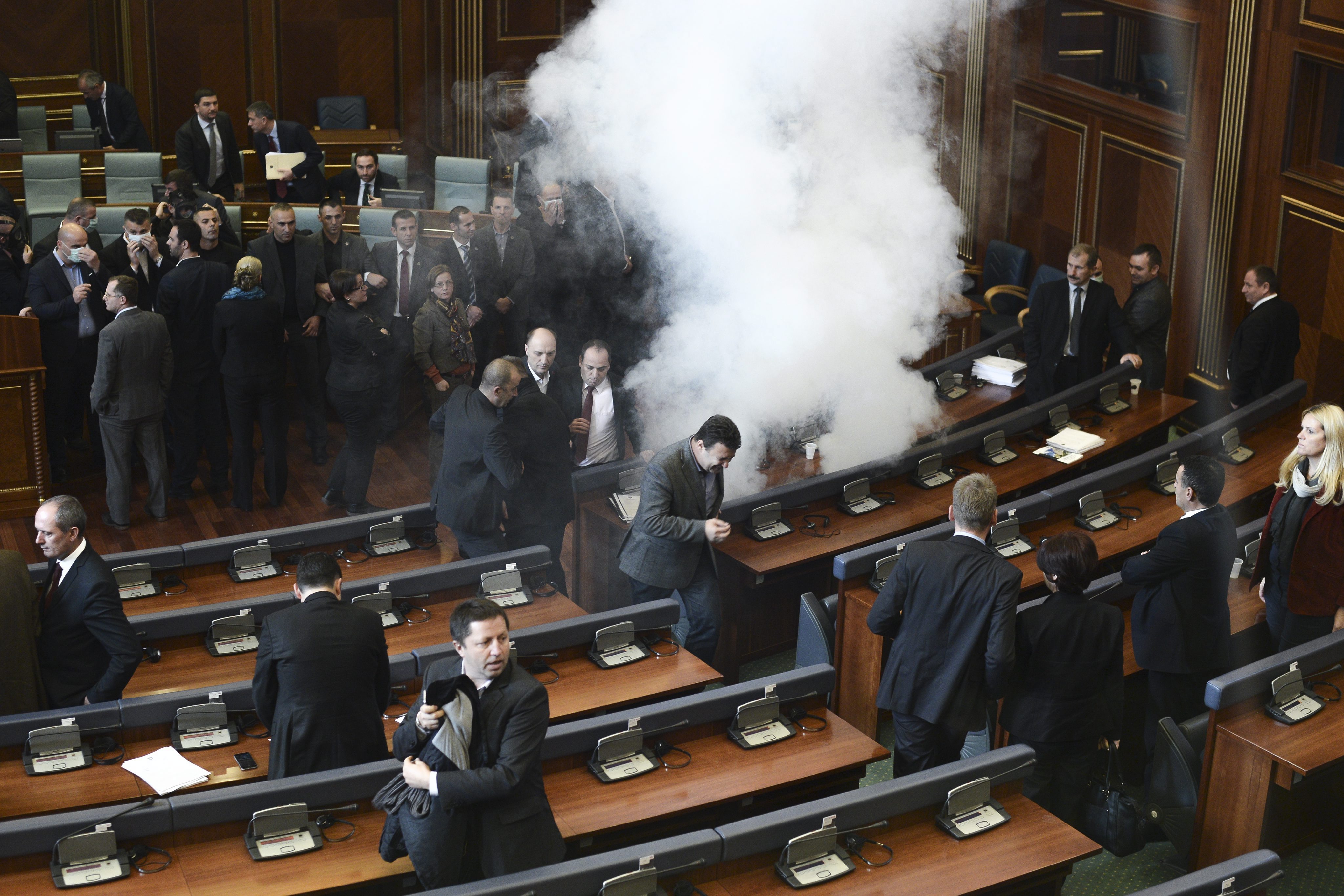 Gaz w sali parlamentu Kosowa