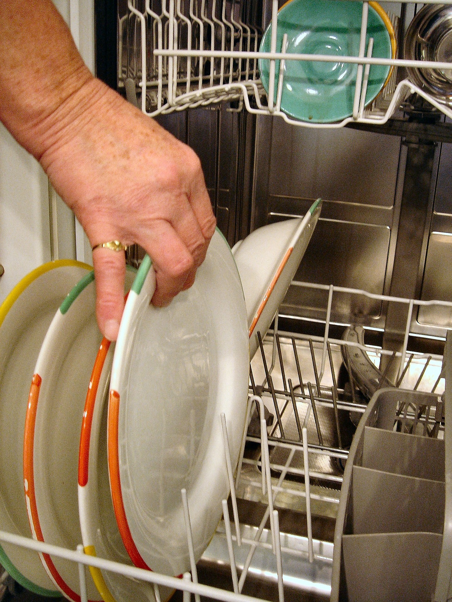 Íme a lista mit szabad és mit nem ajánlott a mosogatógépbe tenni - Blikk